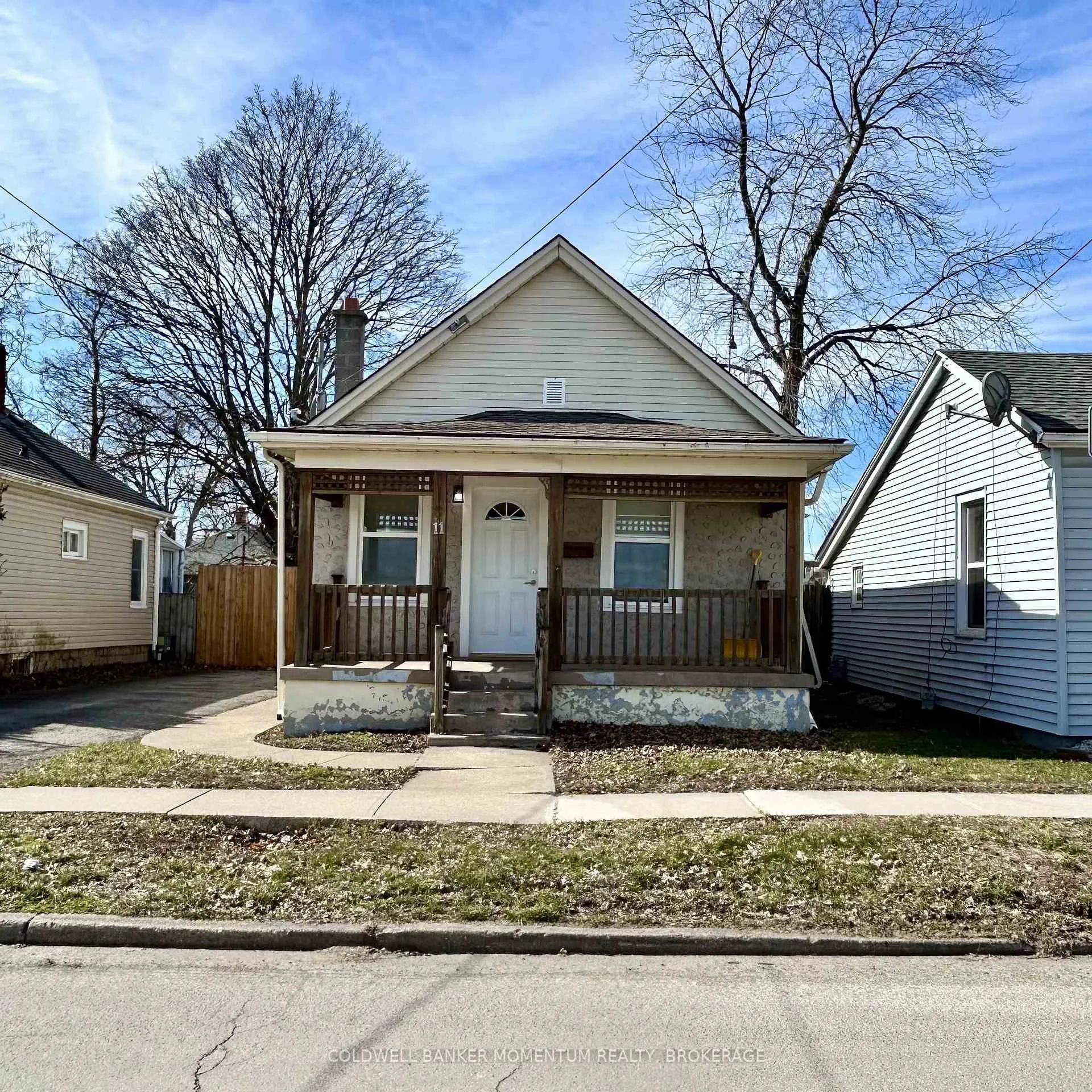Photo 1 of 11 Greenlaw Place, St. Catharines, Downtown — HOMEH