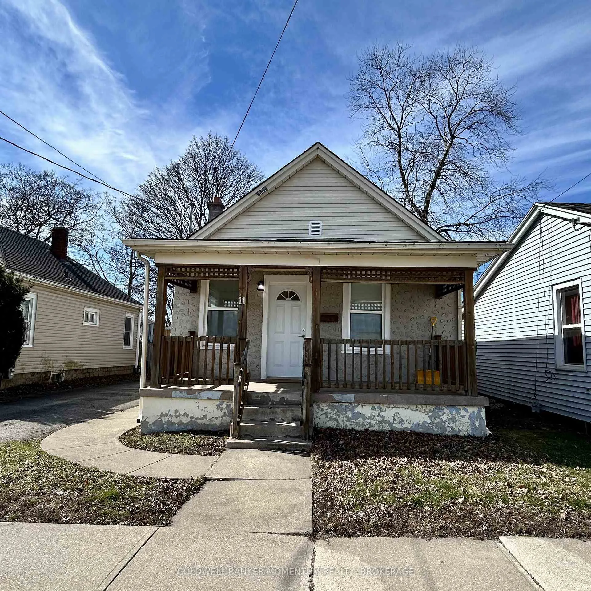 Photo 3 of 11 Greenlaw Place, St. Catharines, Downtown — HOMEH