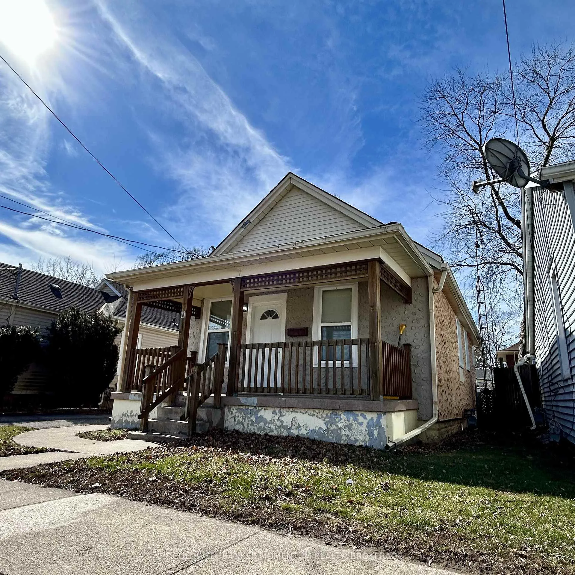 Photo 4 of 11 Greenlaw Place, St. Catharines, Downtown — HOMEH