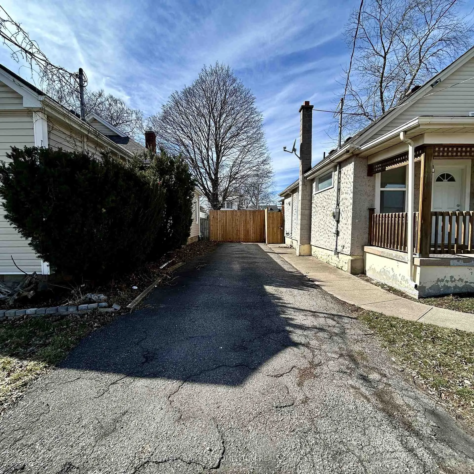 Photo 6 of 11 Greenlaw Place, St. Catharines, Downtown — HOMEH