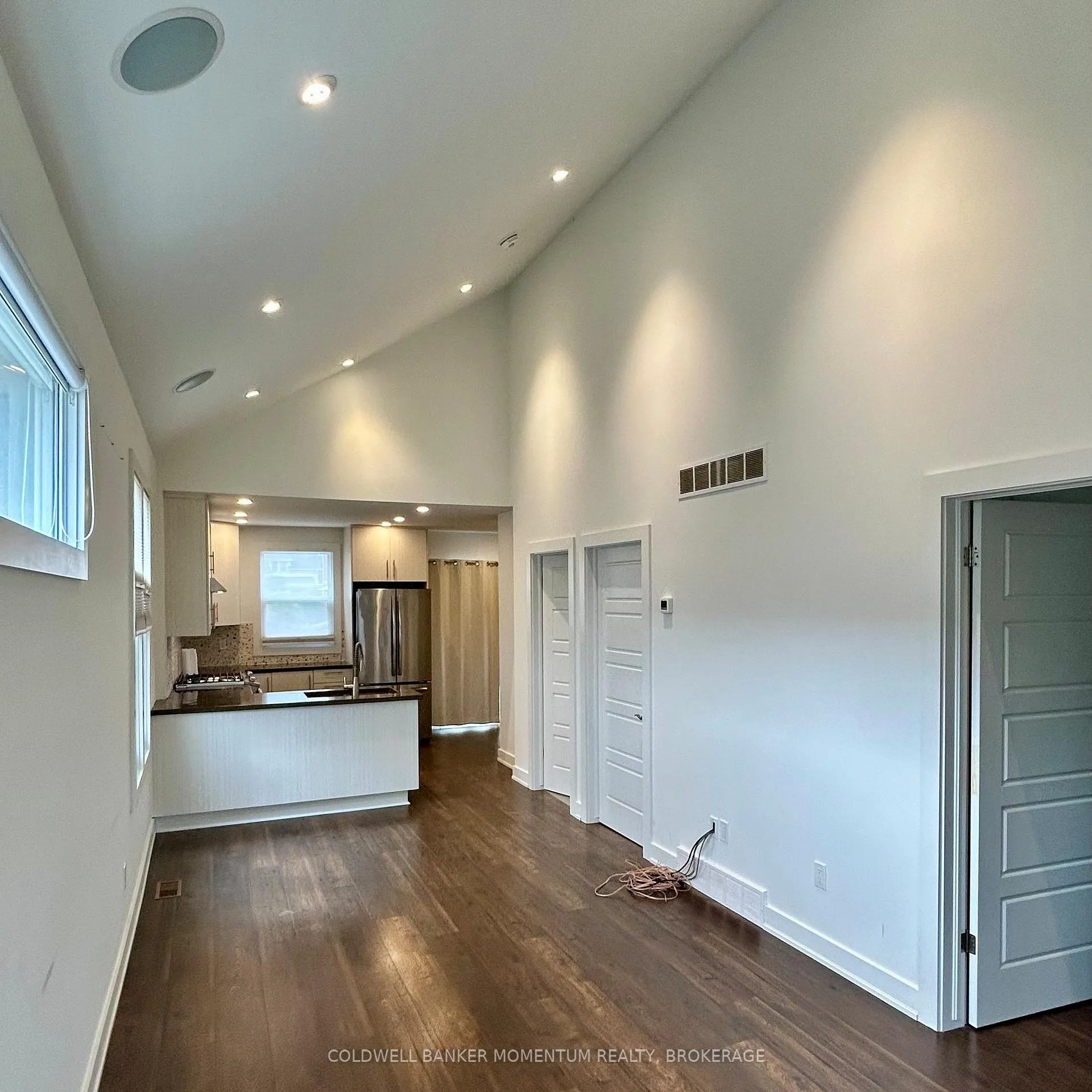 Photo 10 of 11 Greenlaw Place, St. Catharines, Downtown — HOMEH