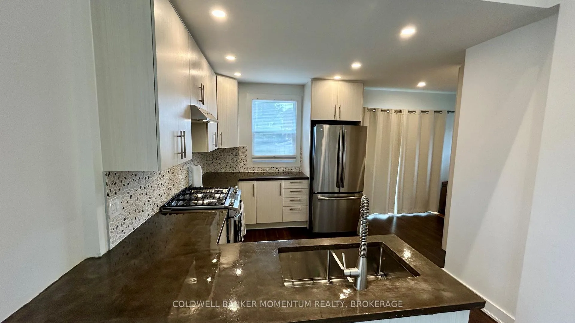 Photo 15 of 11 Greenlaw Place, St. Catharines, Downtown — HOMEH