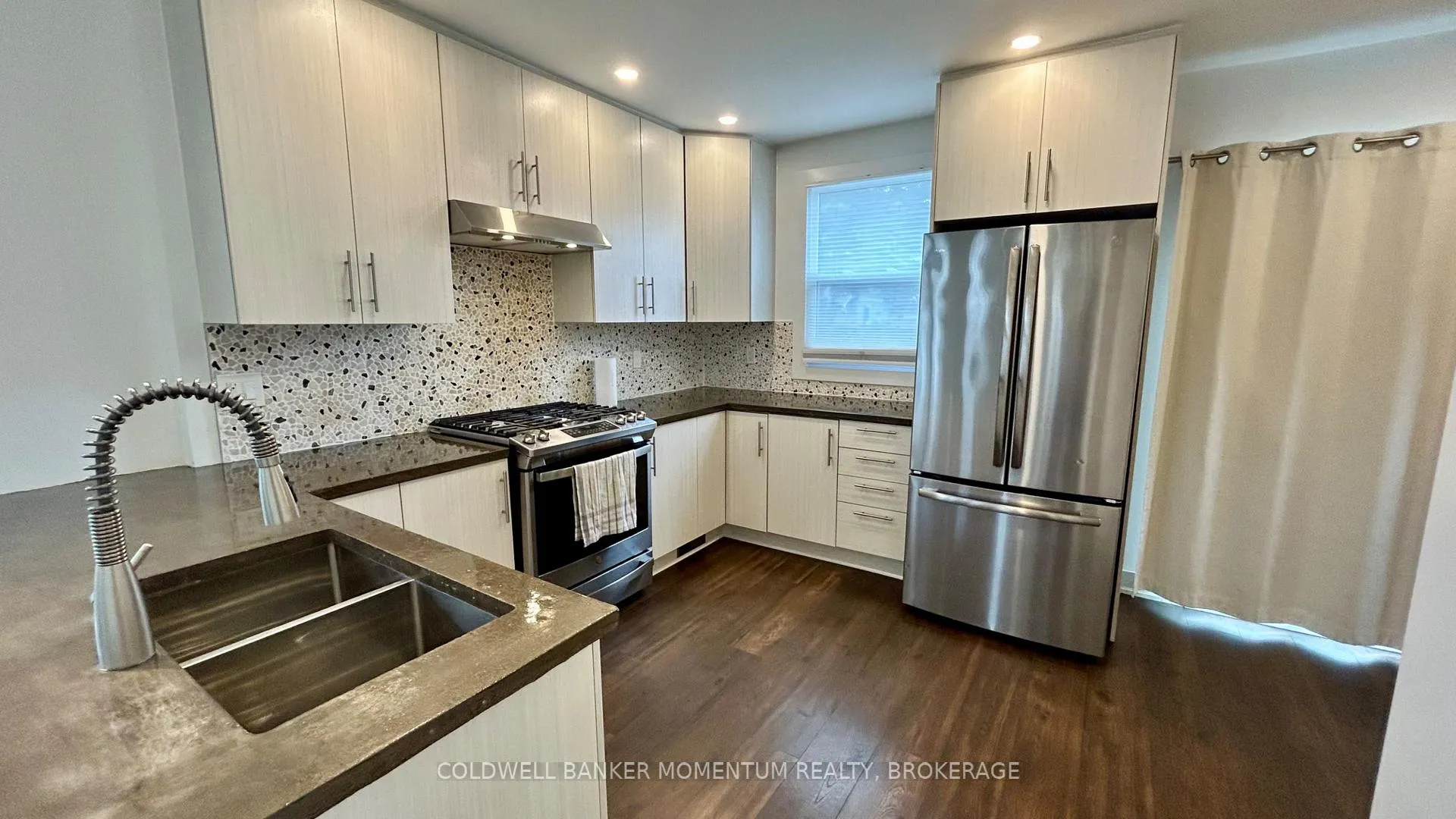 Photo 16 of 11 Greenlaw Place, St. Catharines, Downtown — HOMEH