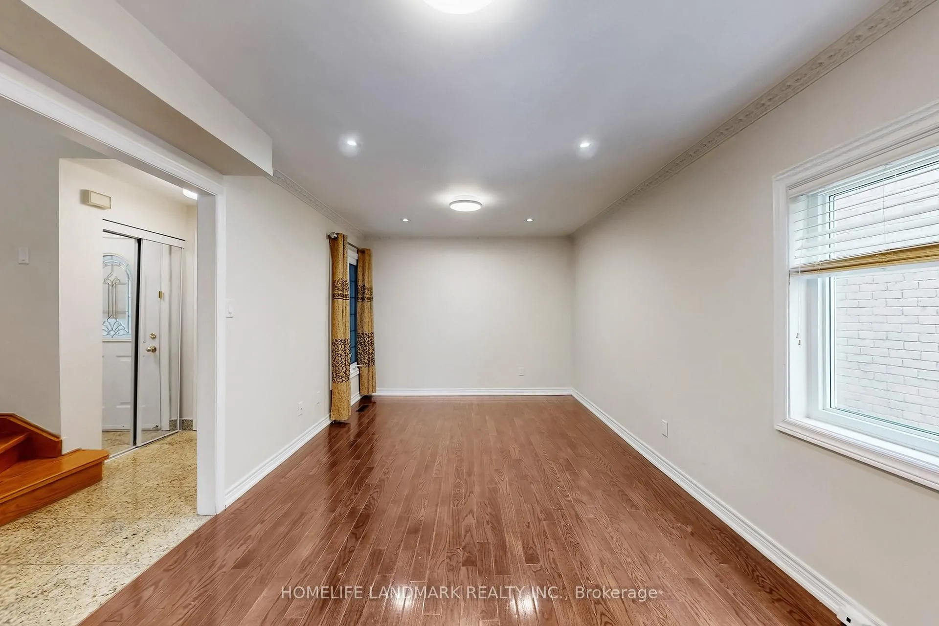 Photo 7 of 108 Miles Farm Road, Markham, Middlefield — HOMEH