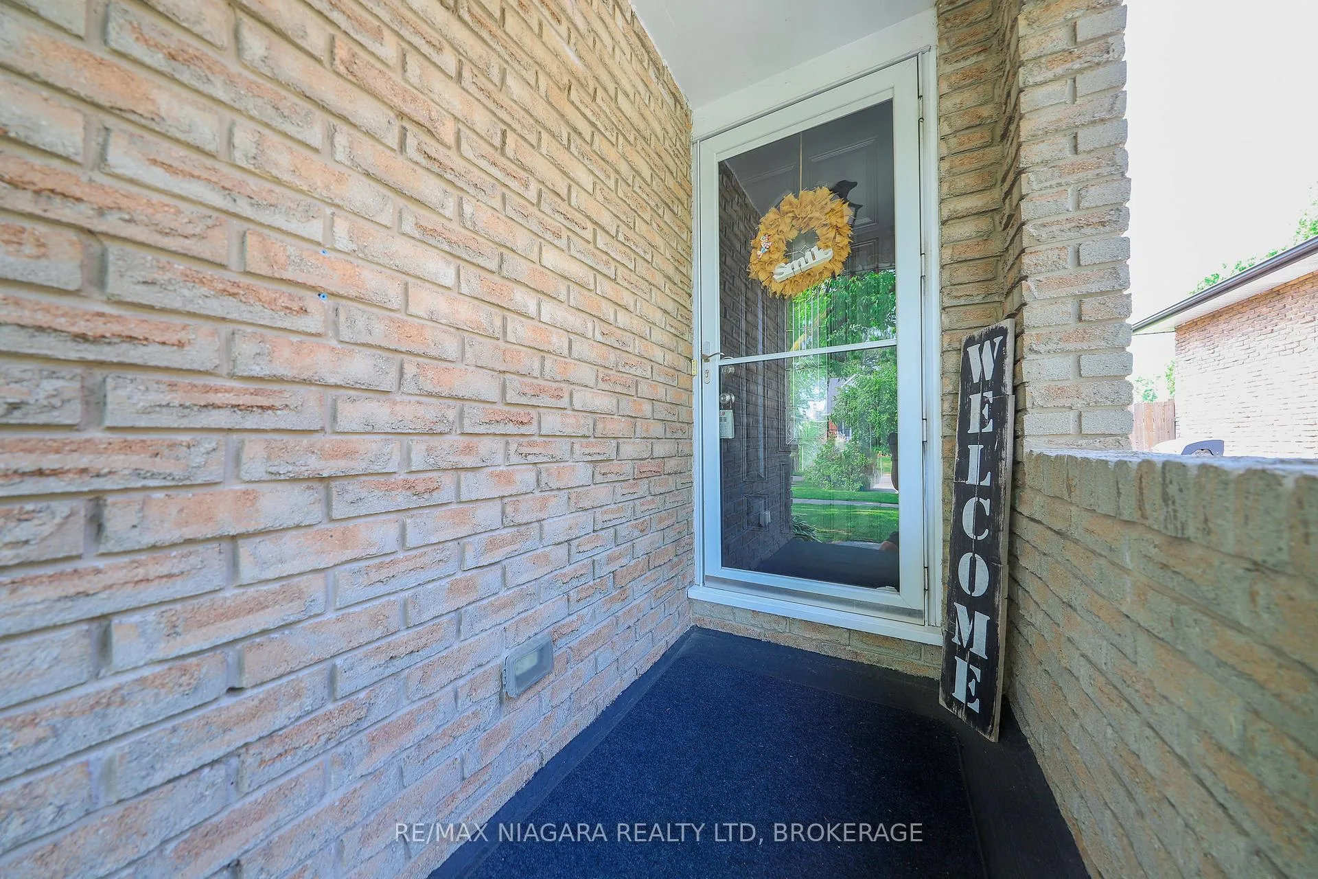 Photo 3 of 42 Seymour Avenue, St. Catharines, Secord Woods — HOMEH
