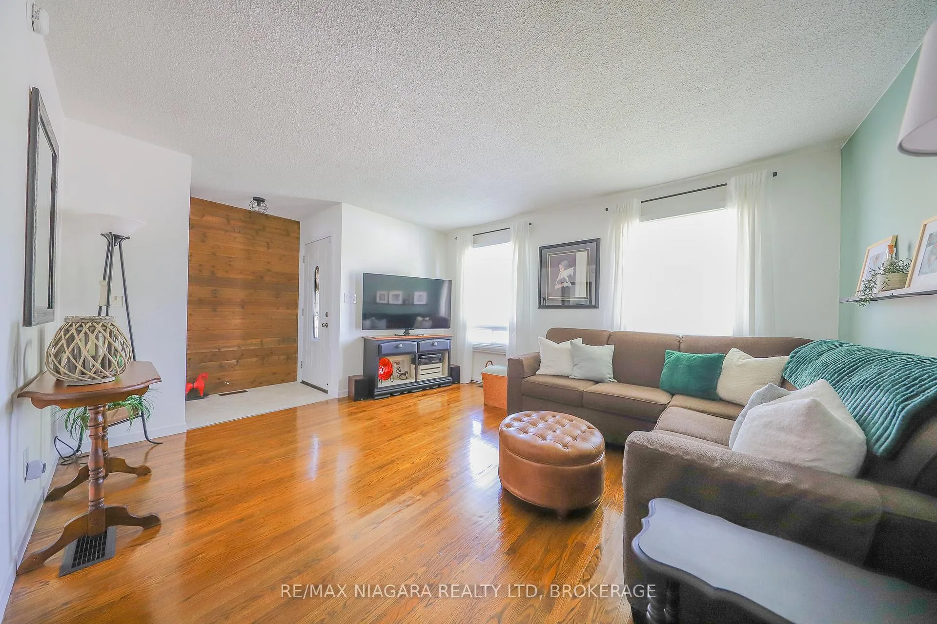 Photo 4 of 42 Seymour Avenue, St. Catharines, Secord Woods — HOMEH