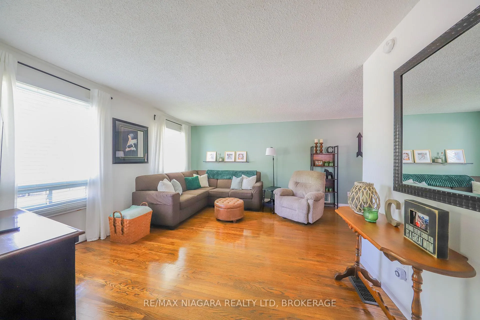 Photo 5 of 42 Seymour Avenue, St. Catharines, Secord Woods — HOMEH