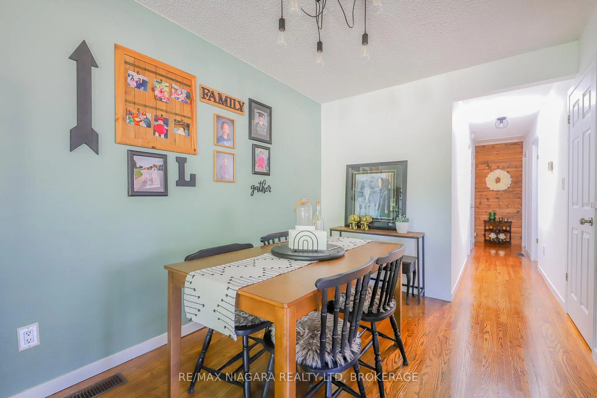Photo 6 of 42 Seymour Avenue, St. Catharines, Secord Woods — HOMEH