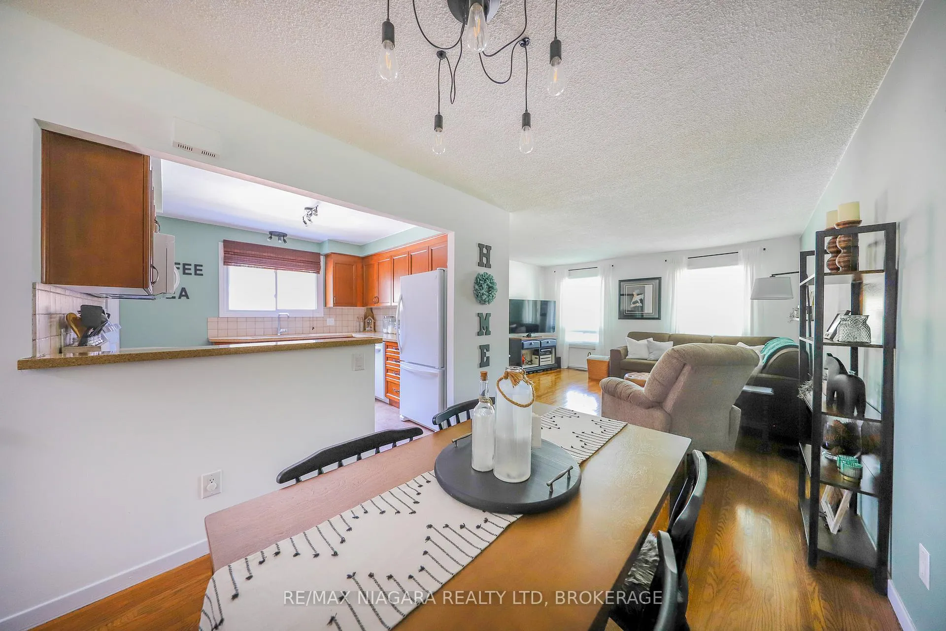 Photo 8 of 42 Seymour Avenue, St. Catharines, Secord Woods — HOMEH