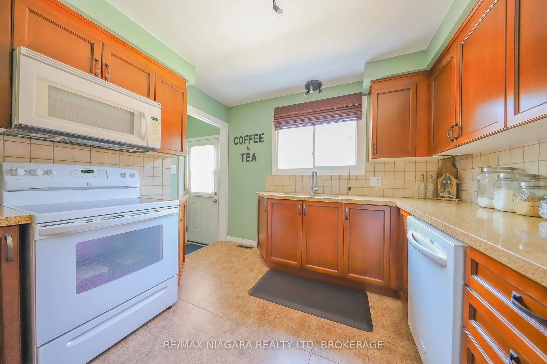 Photo 11 of 42 Seymour Avenue, St. Catharines, Secord Woods — HOMEH