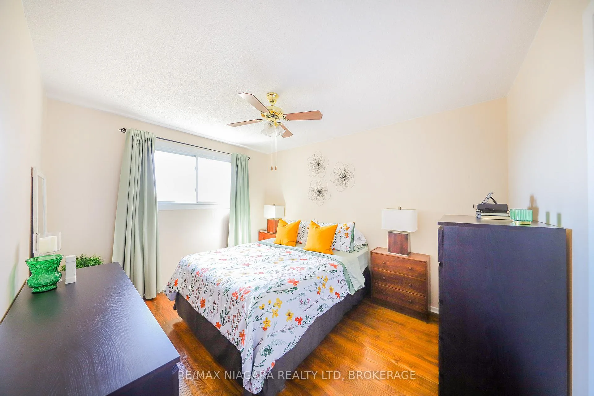 Photo 12 of 42 Seymour Avenue, St. Catharines, Secord Woods — HOMEH