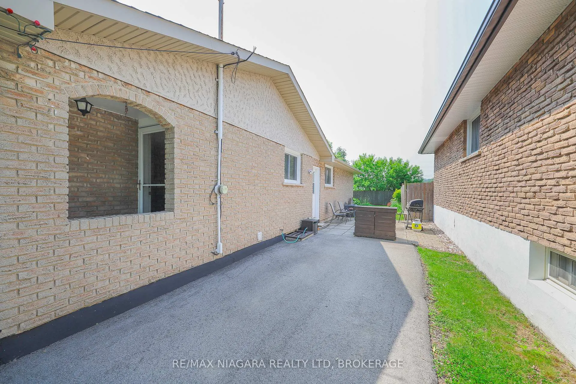 Photo 21 of 42 Seymour Avenue, St. Catharines, Secord Woods — HOMEH