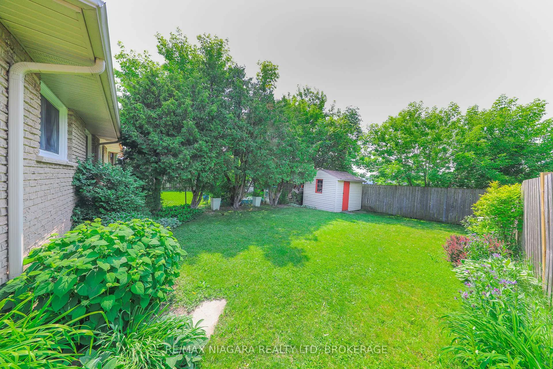 Photo 24 of 42 Seymour Avenue, St. Catharines, Secord Woods — HOMEH