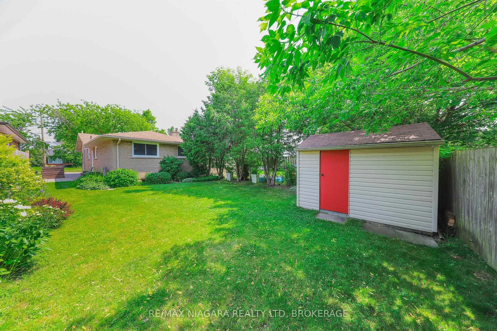 Photo 25 of 42 Seymour Avenue, St. Catharines, Secord Woods — HOMEH