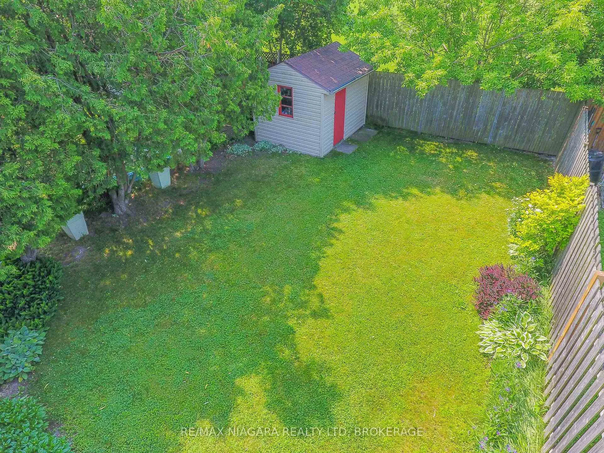 Photo 26 of 42 Seymour Avenue, St. Catharines, Secord Woods — HOMEH