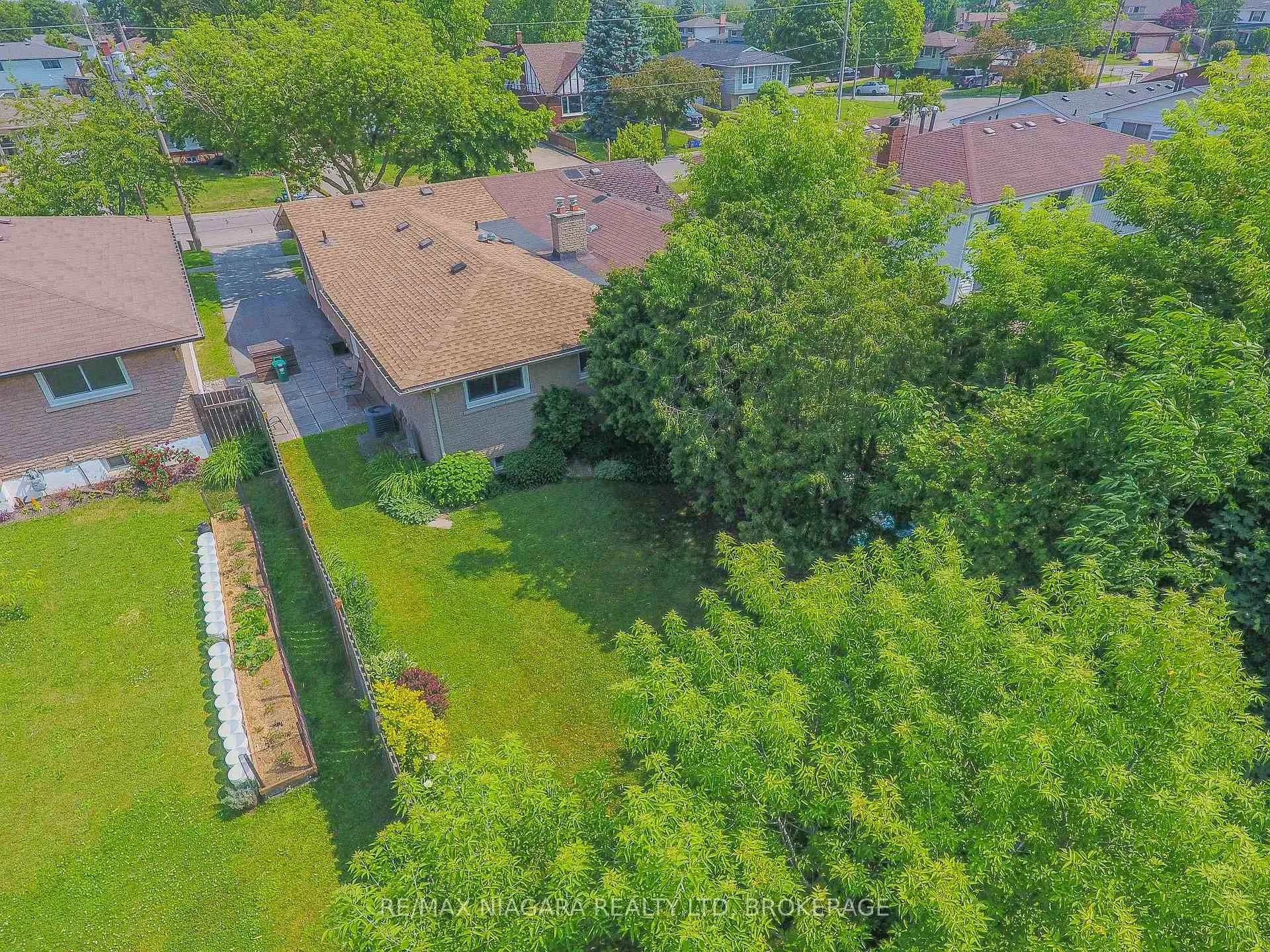 Photo 28 of 42 Seymour Avenue, St. Catharines, Secord Woods — HOMEH