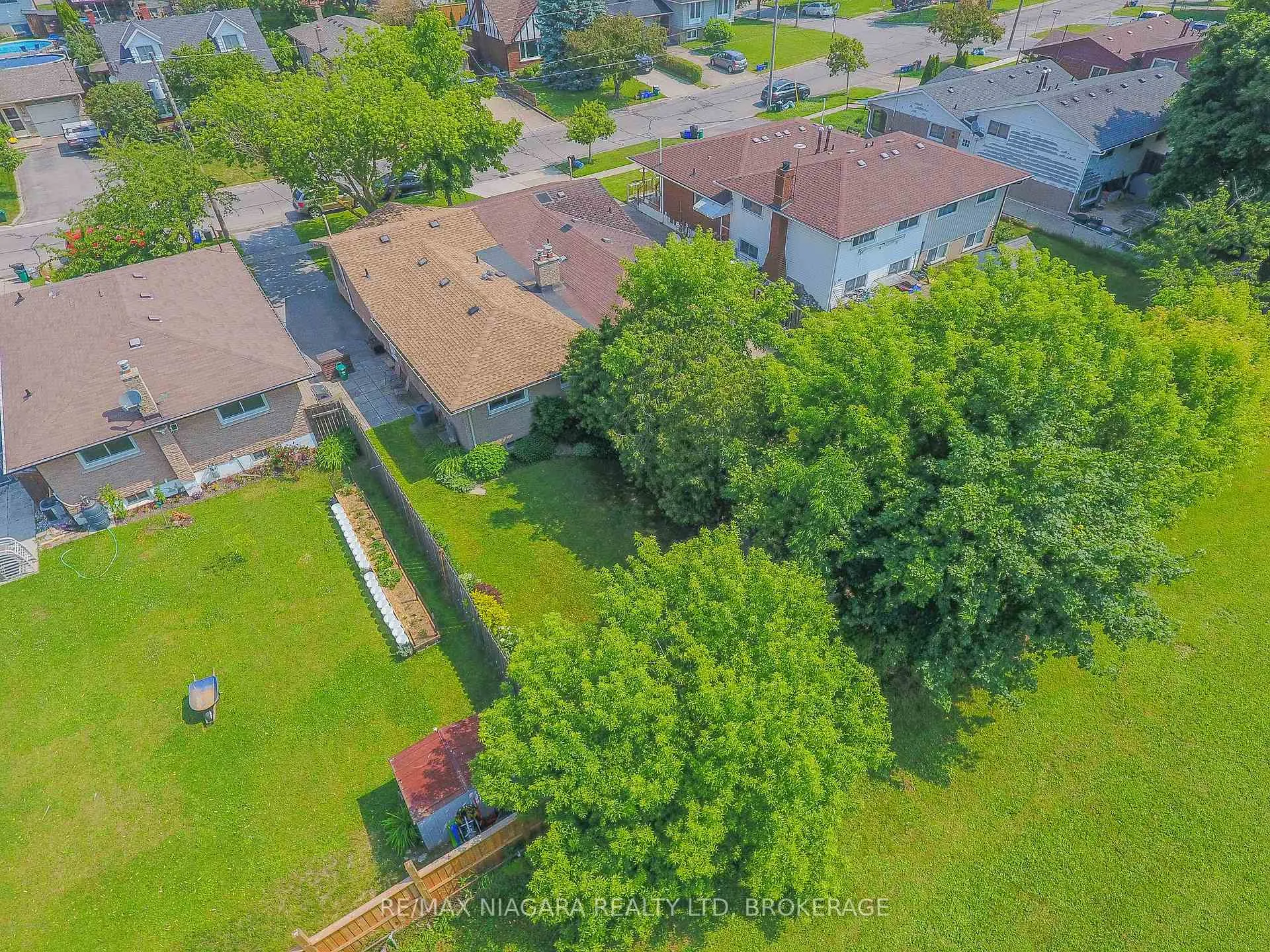 Photo 30 of 42 Seymour Avenue, St. Catharines, Secord Woods — HOMEH