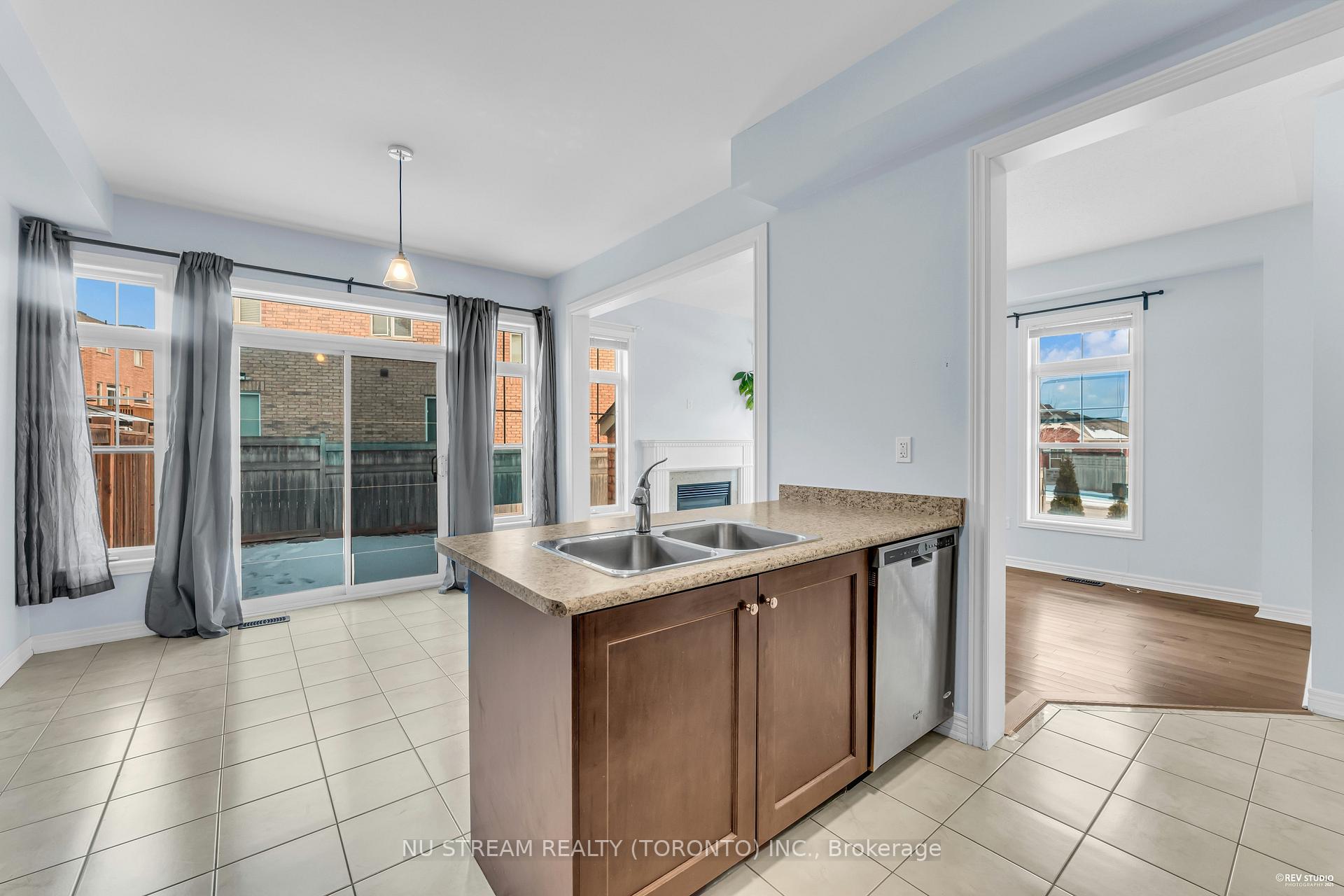Photo 8 of 99 William Berczy Boulevard, Markham, Berczy — HOMEH