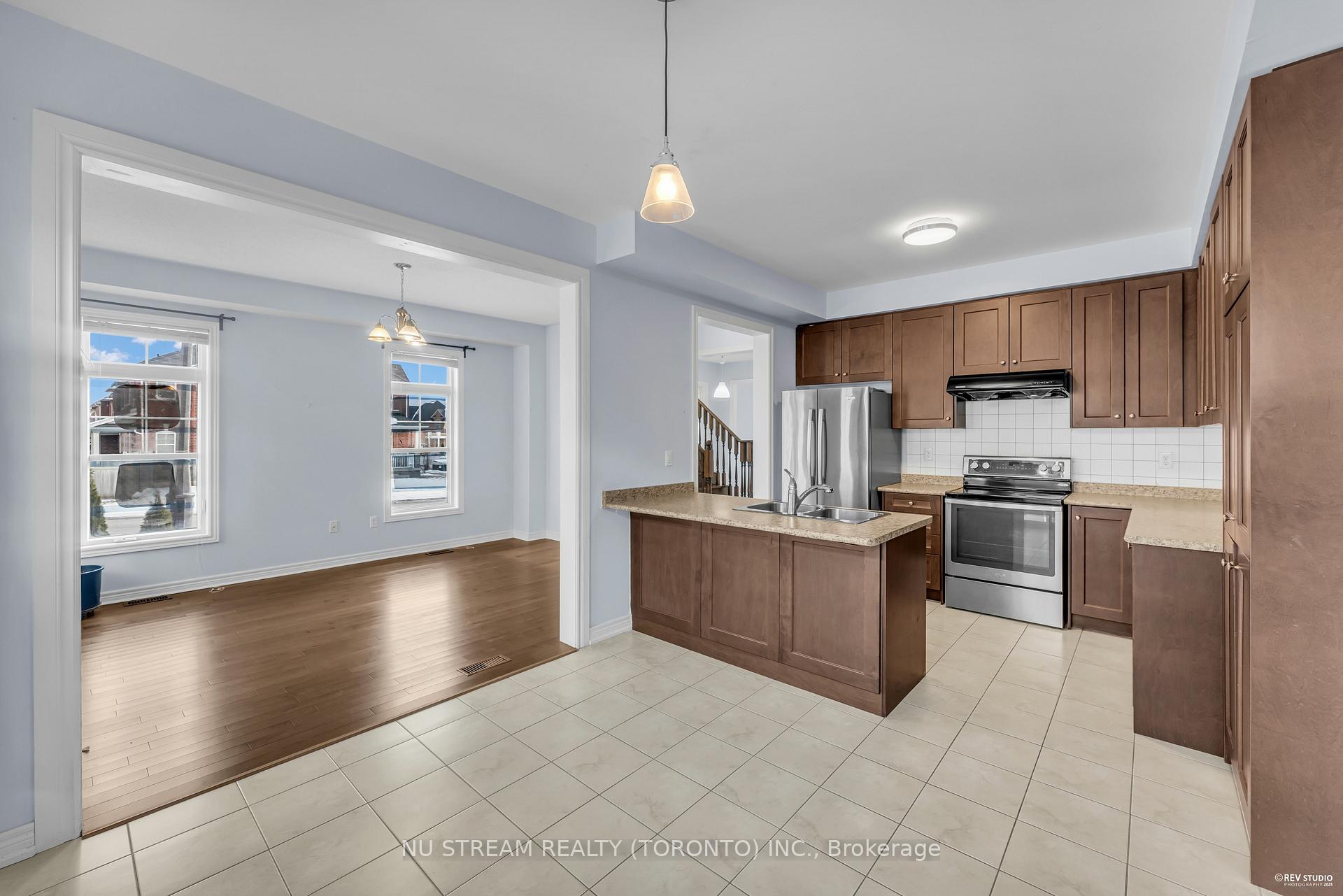 Photo 10 of 99 William Berczy Boulevard, Markham, Berczy — HOMEH
