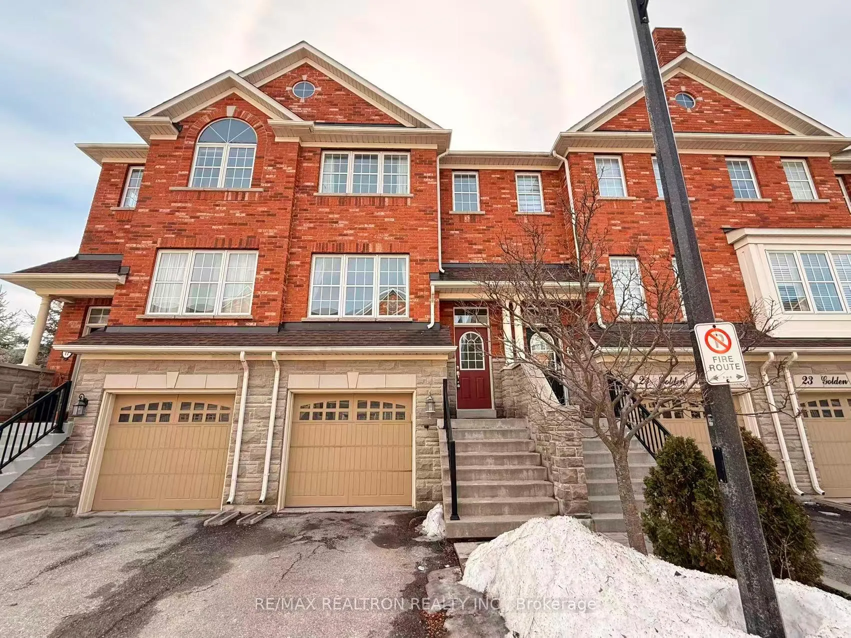 Photo 1 of 19 Golden Spruce Lane, Vaughan, Maple — HOMEH