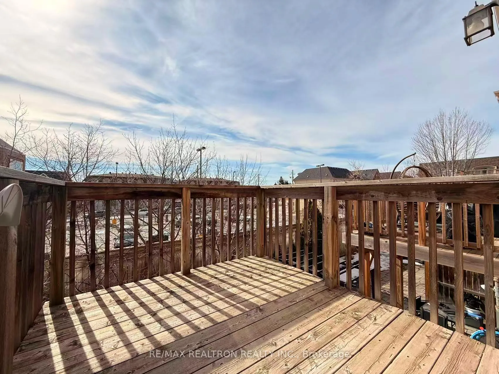 Photo 12 of 19 Golden Spruce Lane, Vaughan, Maple — HOMEH