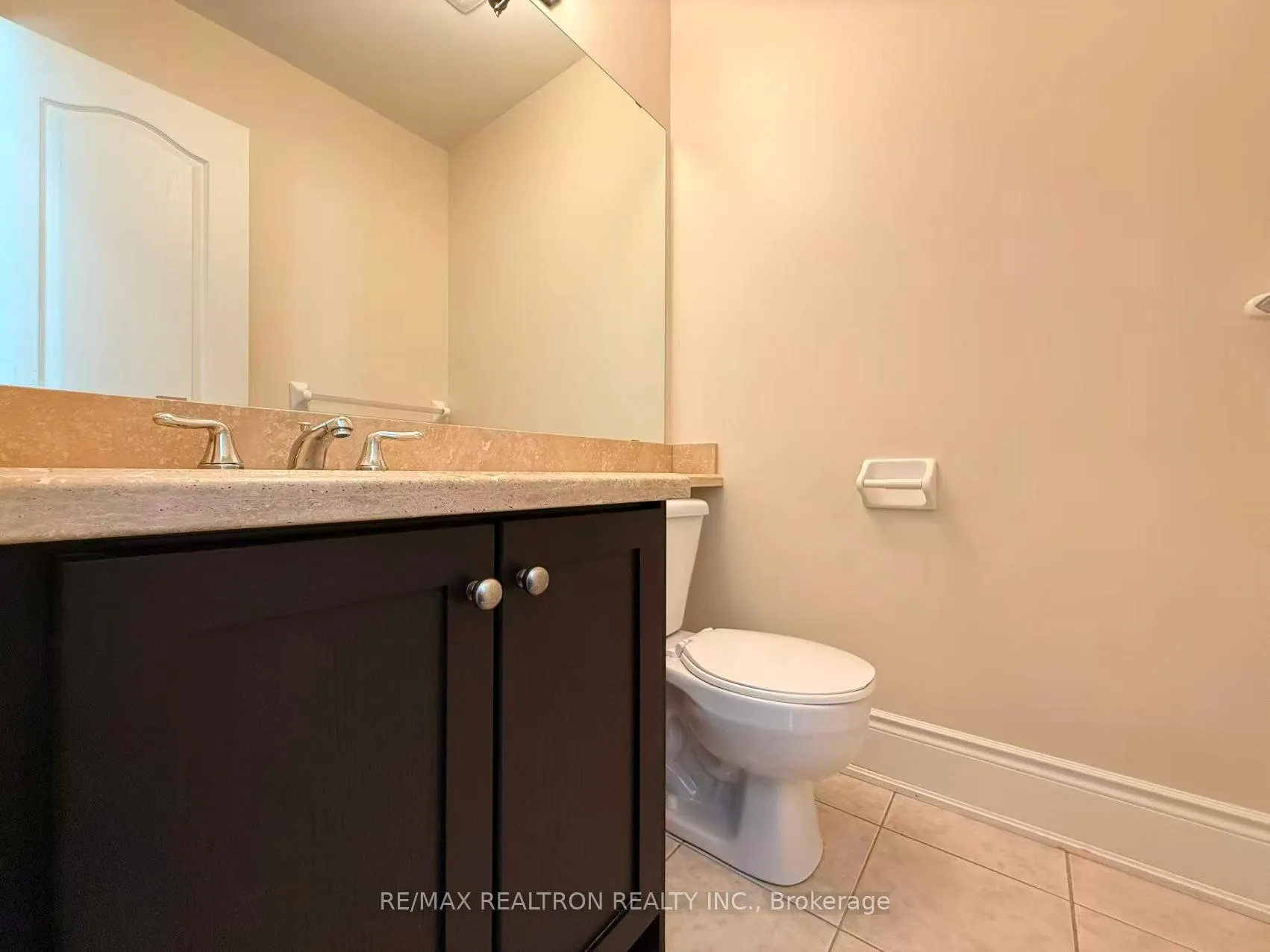 Photo 13 of 19 Golden Spruce Lane, Vaughan, Maple — HOMEH
