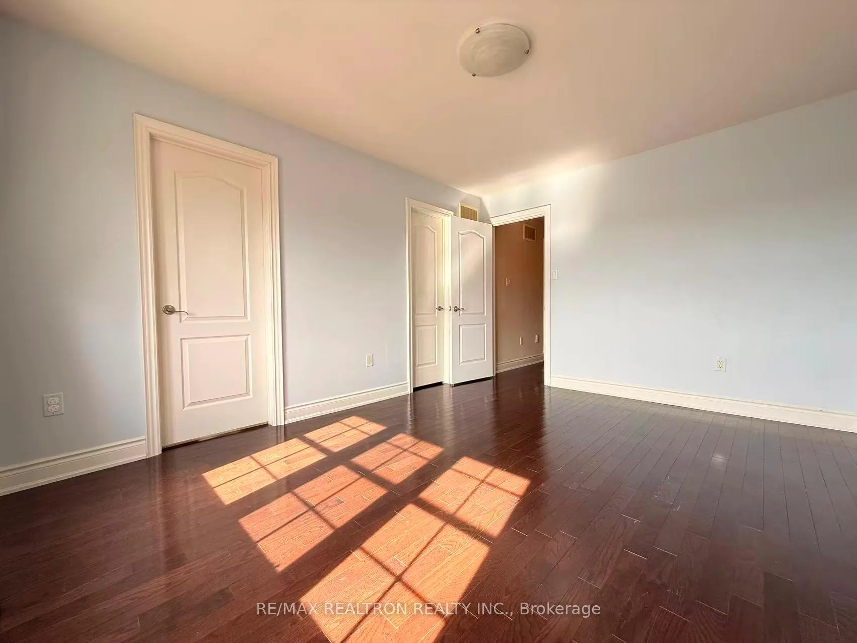 Photo 16 of 19 Golden Spruce Lane, Vaughan, Maple — HOMEH