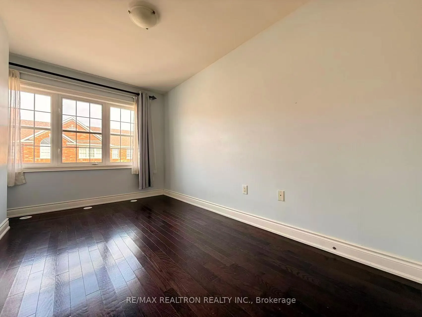 Photo 24 of 19 Golden Spruce Lane, Vaughan, Maple — HOMEH