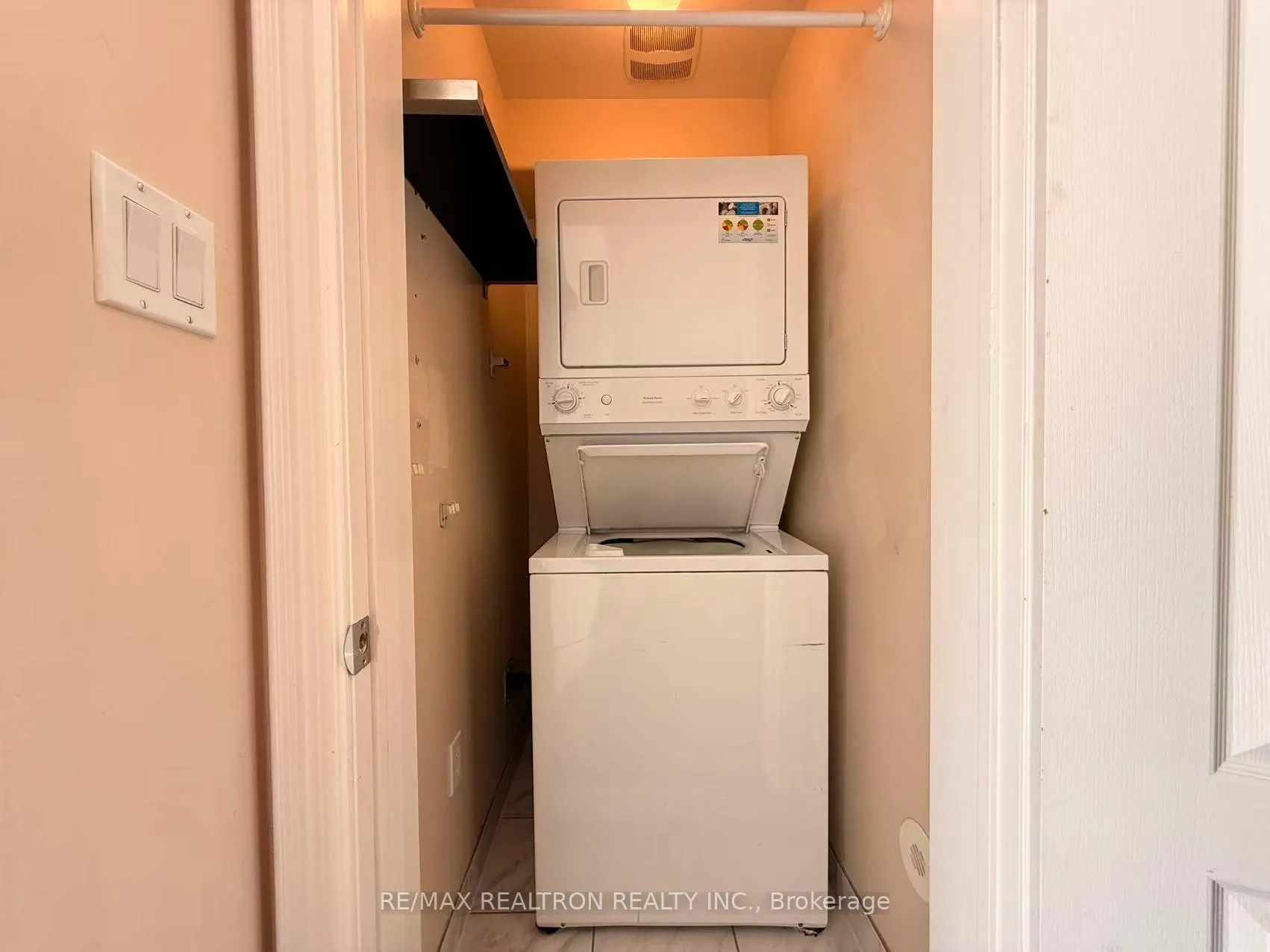 Photo 26 of 19 Golden Spruce Lane, Vaughan, Maple — HOMEH