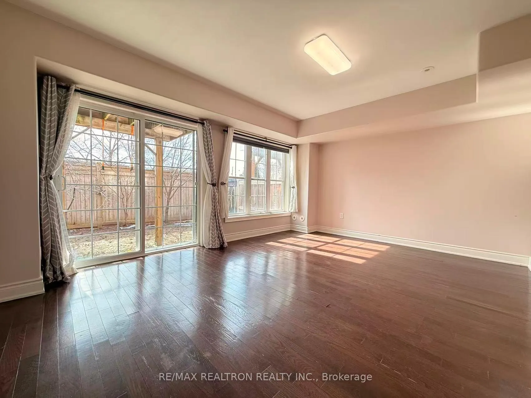 Photo 29 of 19 Golden Spruce Lane, Vaughan, Maple — HOMEH