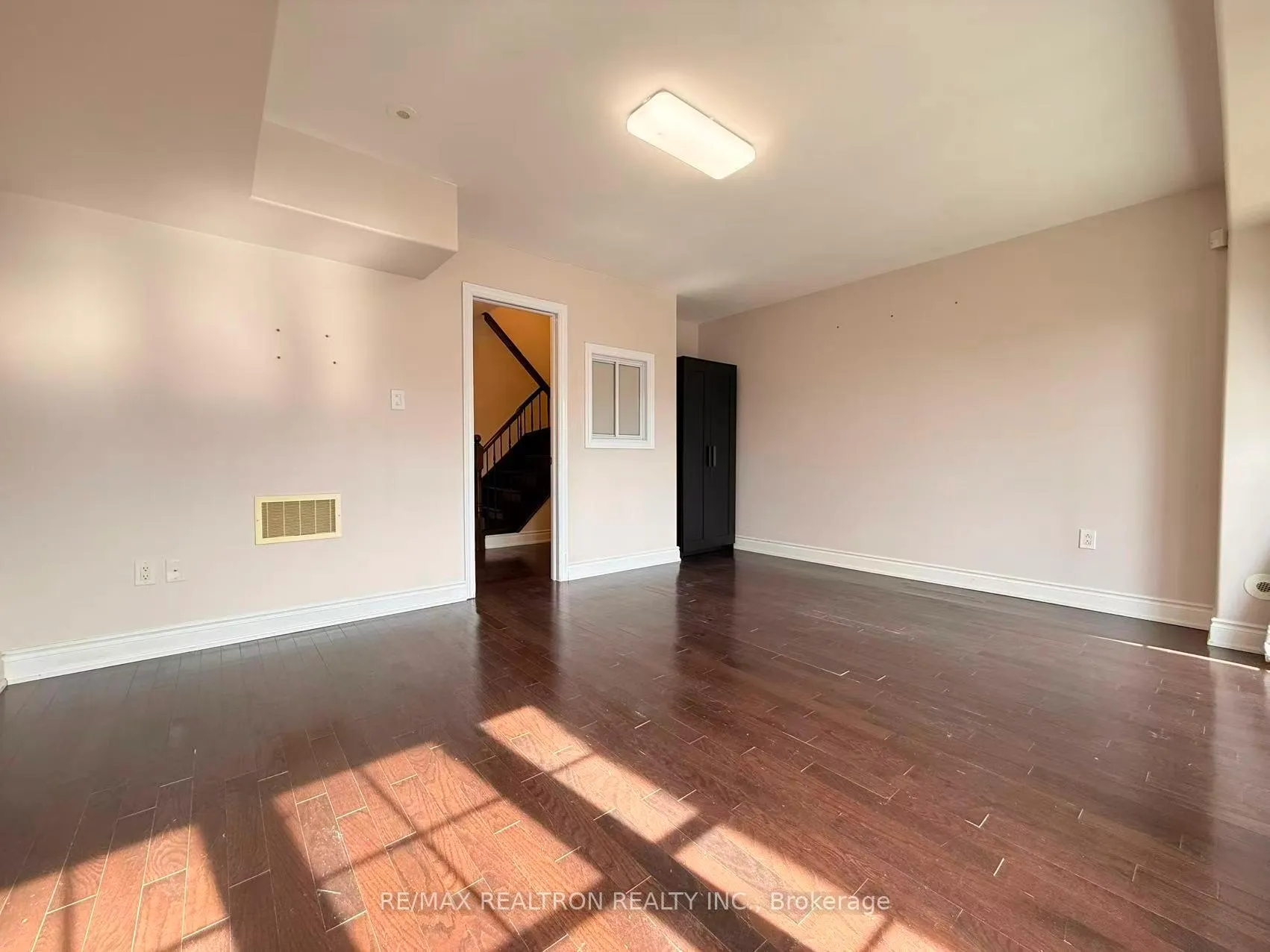 Photo 30 of 19 Golden Spruce Lane, Vaughan, Maple — HOMEH