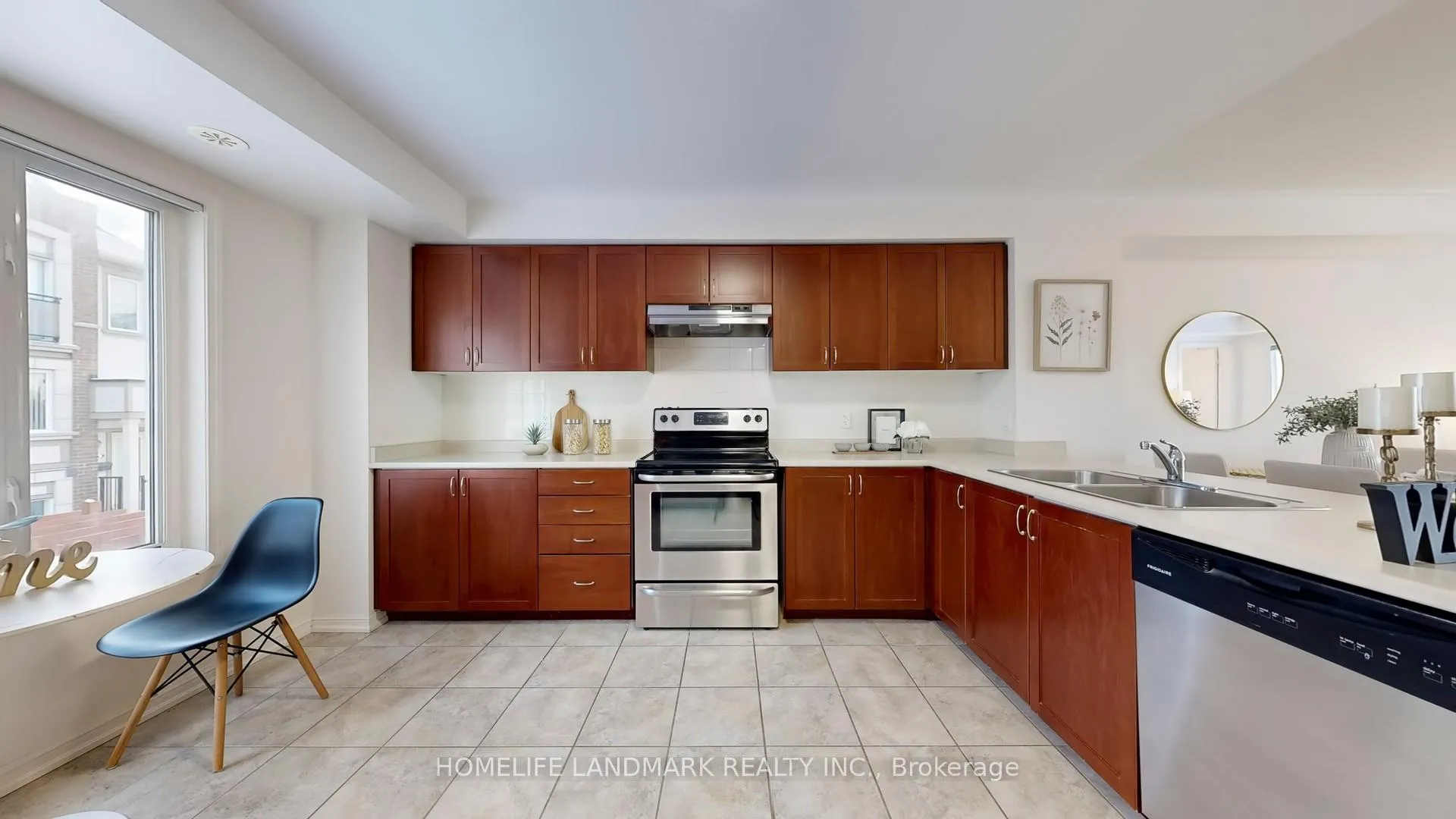 Photo 19 of 55 Burton Howard Drive, Aurora, Bayview Northeast — HOMEH