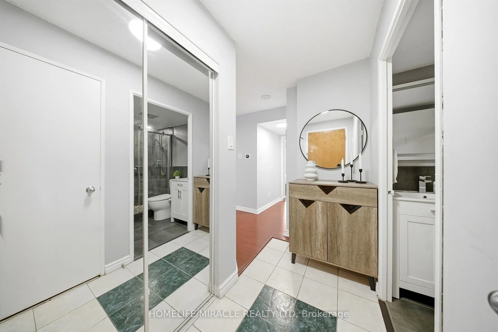 Photo 3 of Unit 1705, 41 Markbrook Lane, Etobicoke, Mount Olive-Silverstone-Jamestown — HOMEH