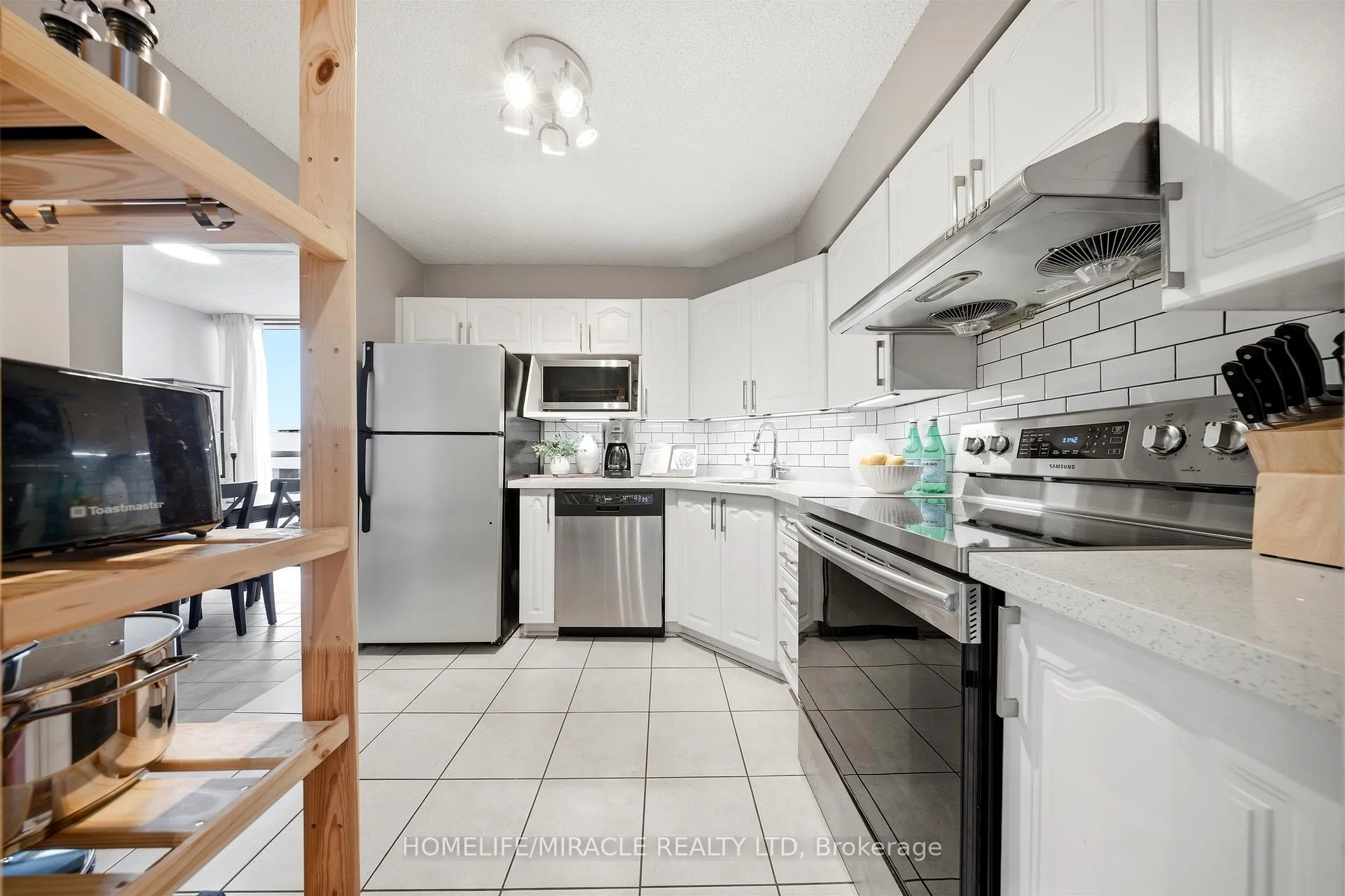 Photo 14 of Unit 1705, 41 Markbrook Lane, Etobicoke, Mount Olive-Silverstone-Jamestown — HOMEH