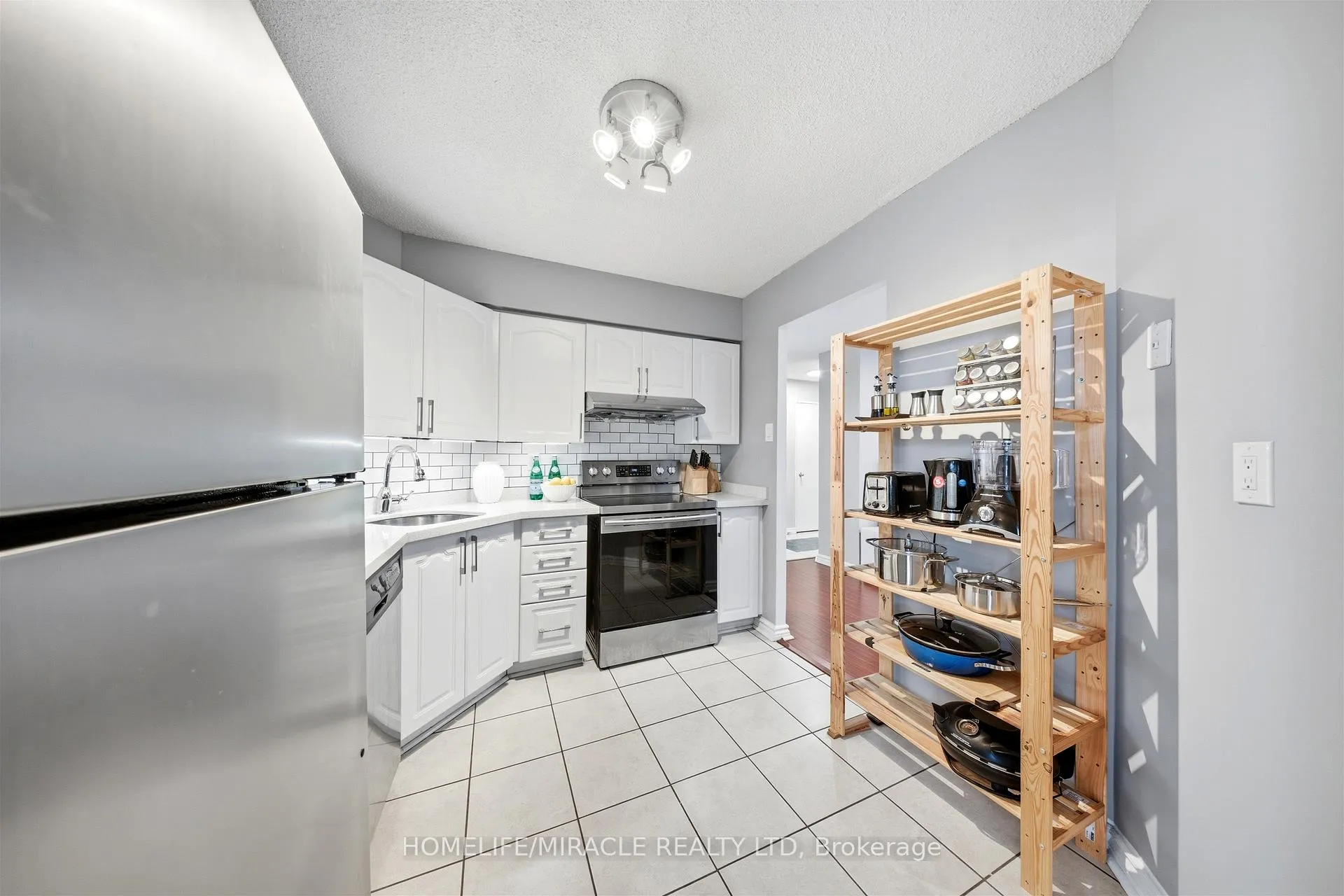 Photo 15 of Unit 1705, 41 Markbrook Lane, Etobicoke, Mount Olive-Silverstone-Jamestown — HOMEH