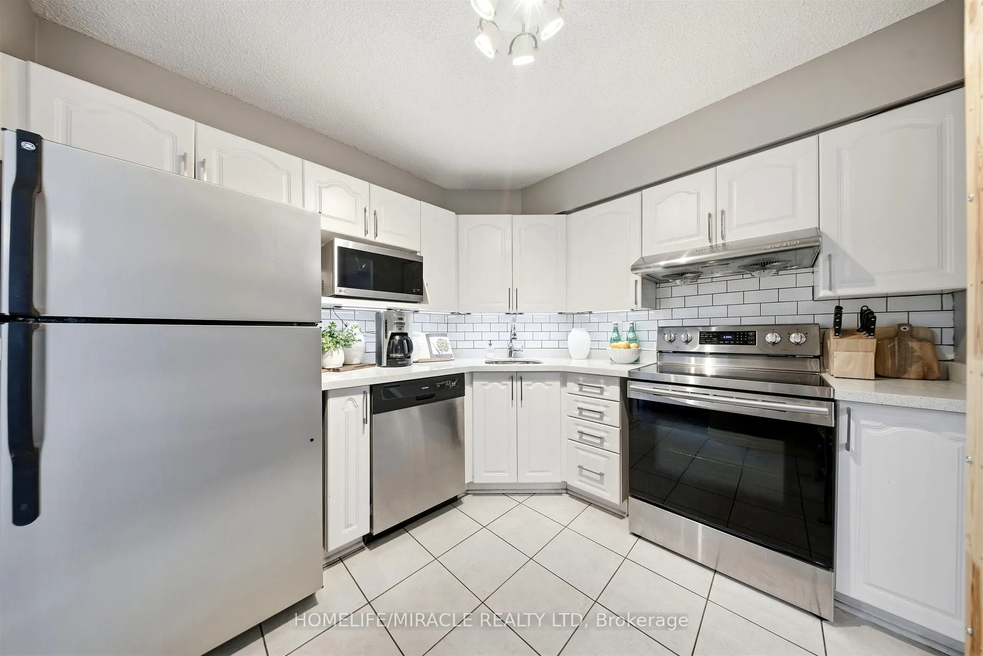 Photo 16 of Unit 1705, 41 Markbrook Lane, Etobicoke, Mount Olive-Silverstone-Jamestown — HOMEH