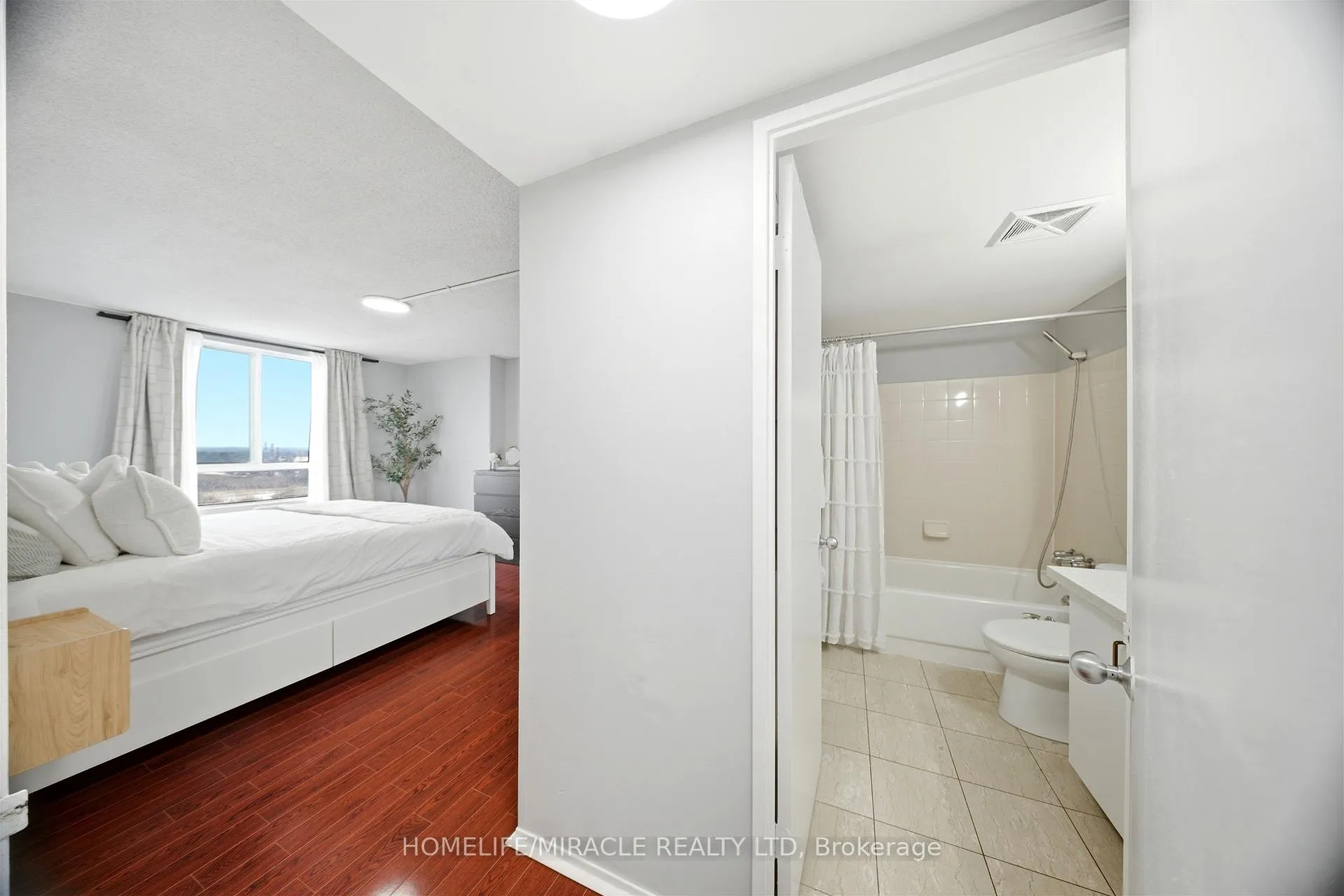 Photo 21 of Unit 1705, 41 Markbrook Lane, Etobicoke, Mount Olive-Silverstone-Jamestown — HOMEH