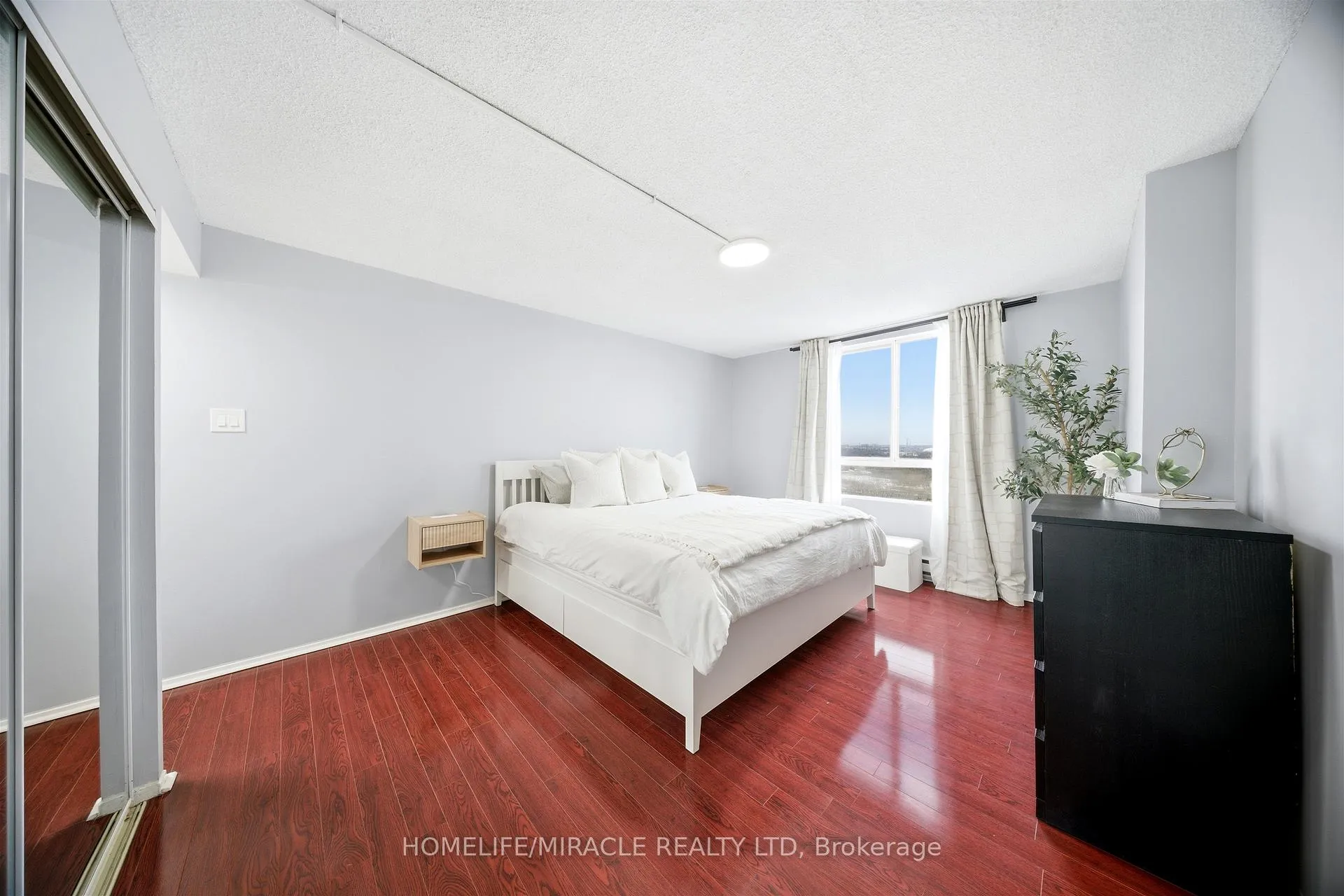 Photo 22 of Unit 1705, 41 Markbrook Lane, Etobicoke, Mount Olive-Silverstone-Jamestown — HOMEH