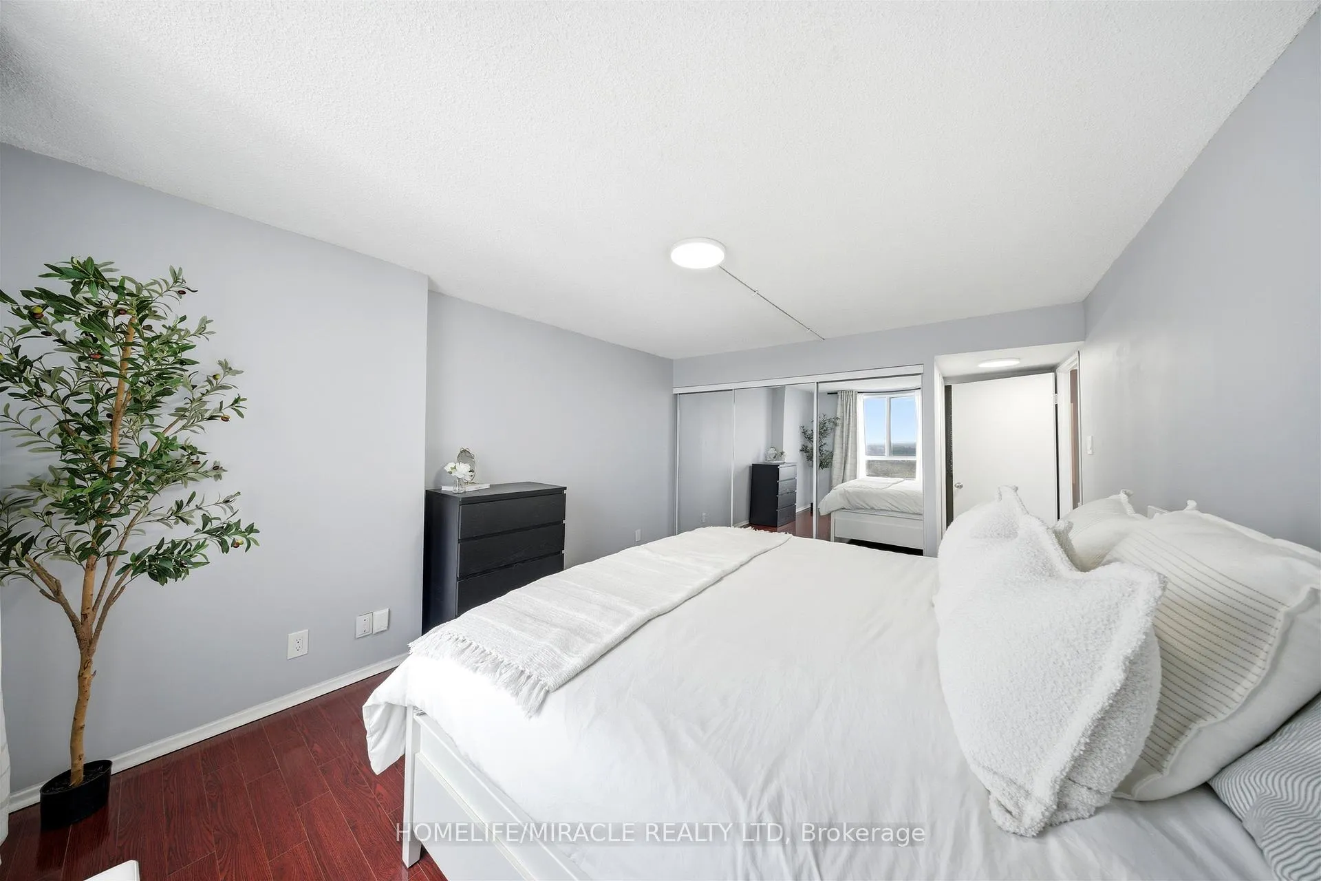 Photo 23 of Unit 1705, 41 Markbrook Lane, Etobicoke, Mount Olive-Silverstone-Jamestown — HOMEH