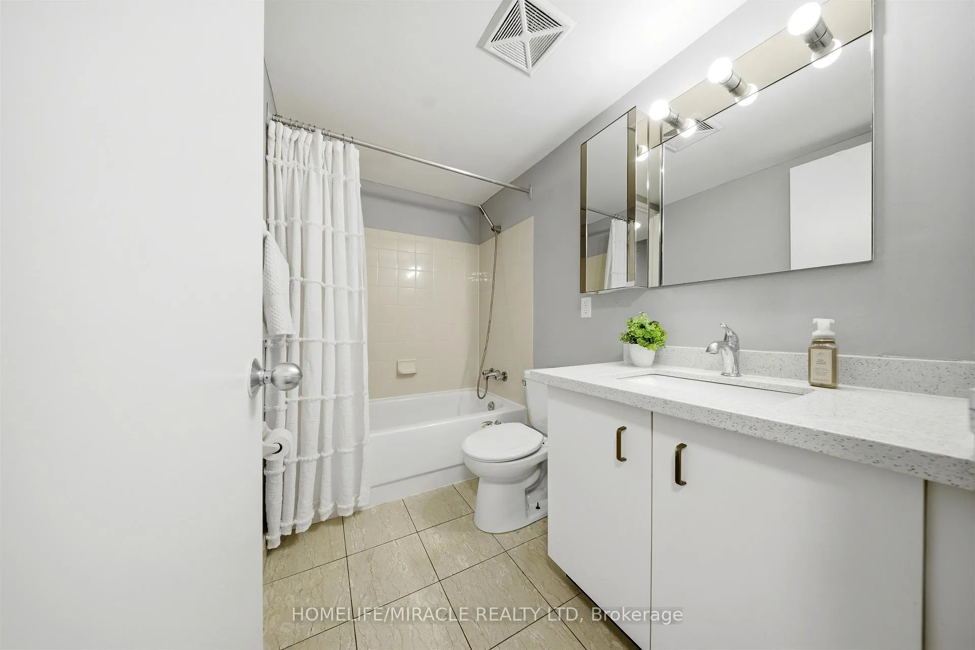 Photo 24 of Unit 1705, 41 Markbrook Lane, Etobicoke, Mount Olive-Silverstone-Jamestown — HOMEH