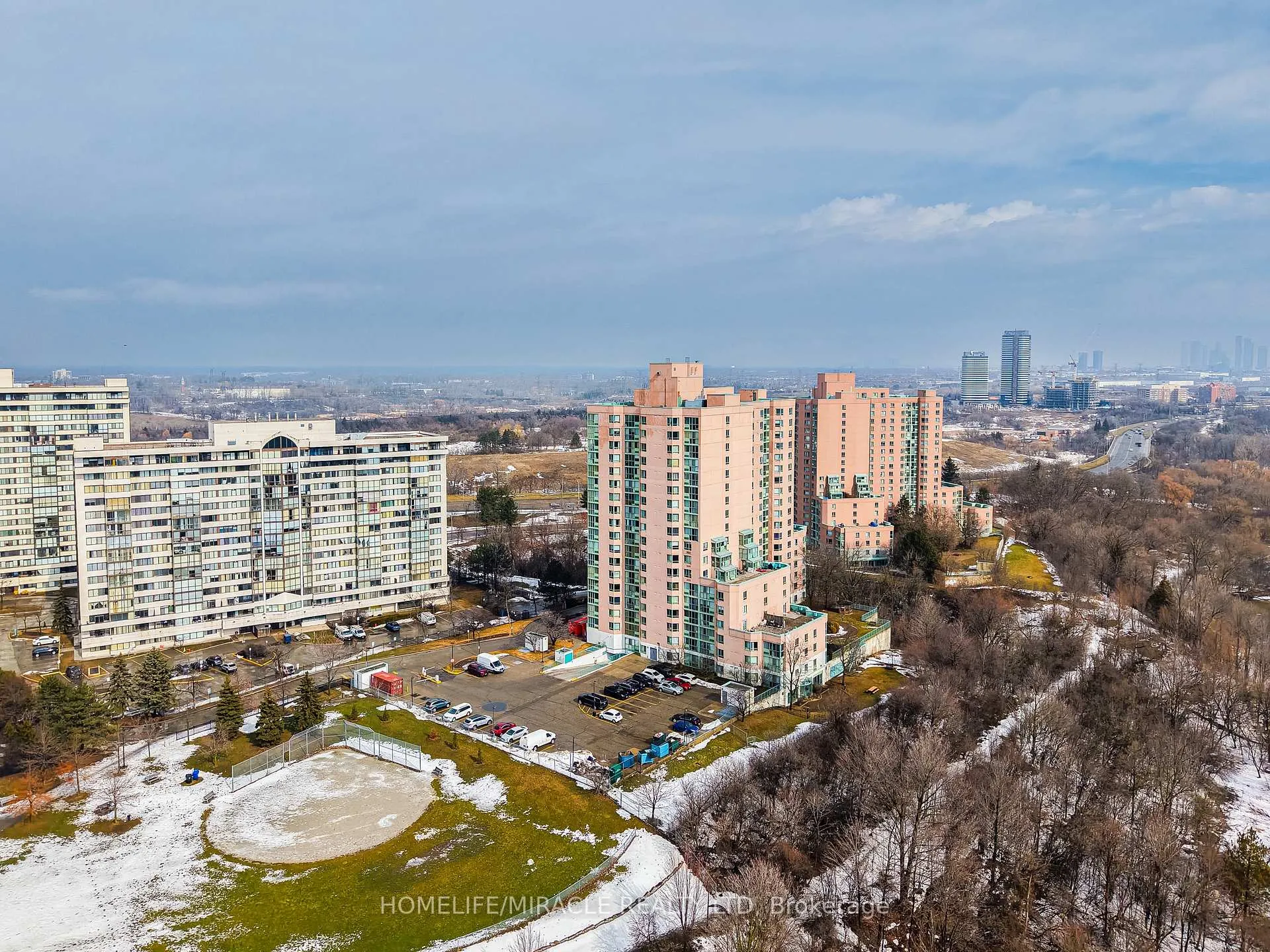 Photo 35 of Unit 1705, 41 Markbrook Lane, Etobicoke, Mount Olive-Silverstone-Jamestown — HOMEH