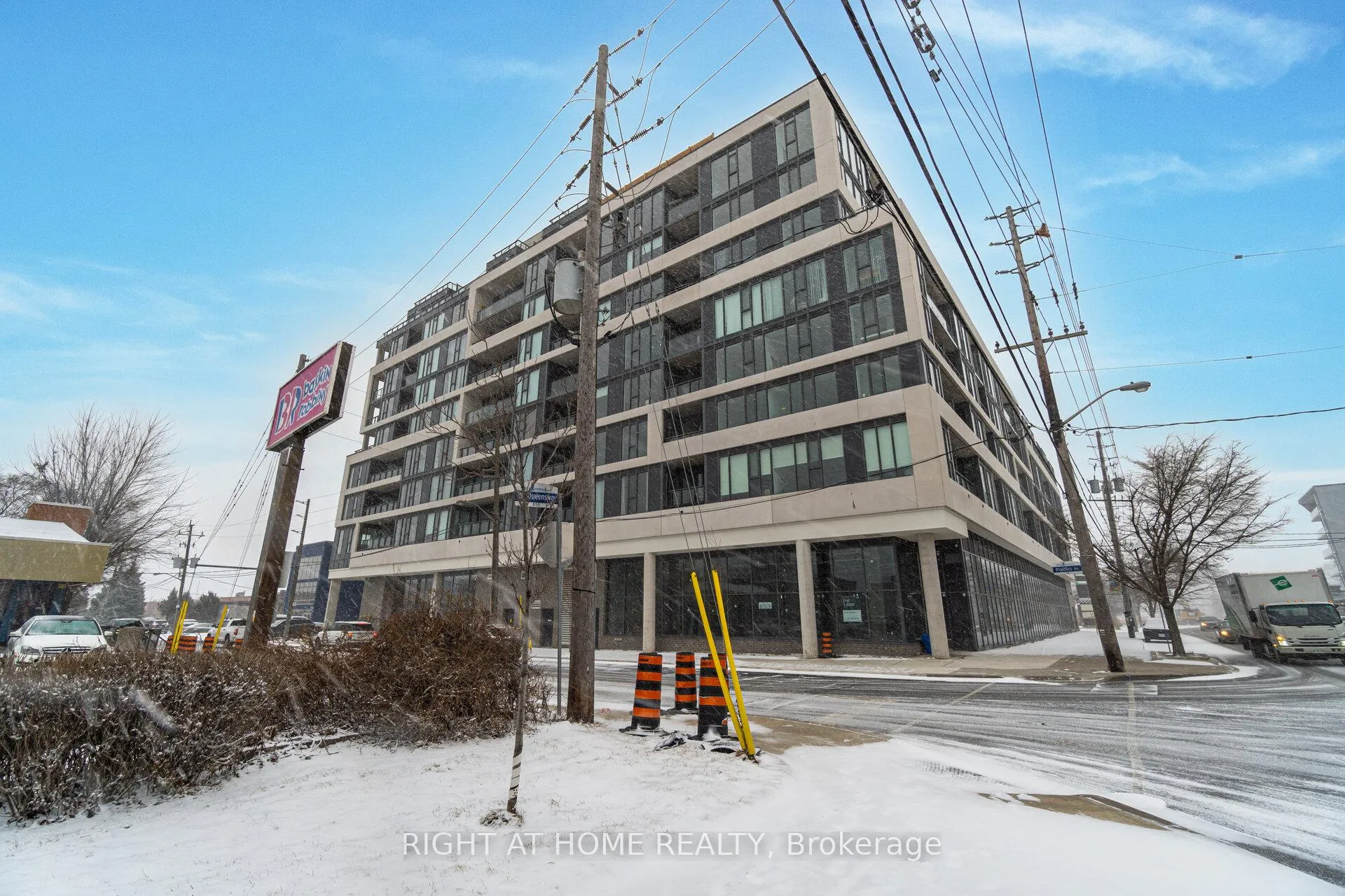 Front of Unit 616, 859 The Queensway