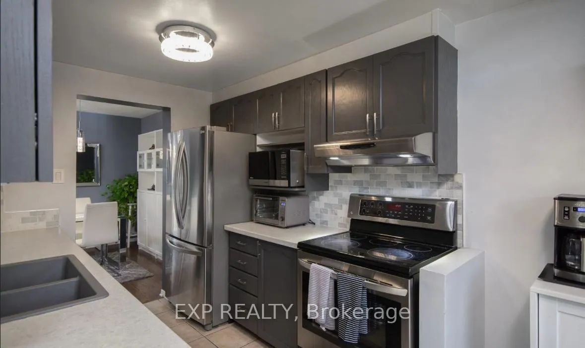 Photo 5 of 61 Flowertree Crescent, Ottawa, Kanata - Emerald Meadows/Trailwest — HOMEH