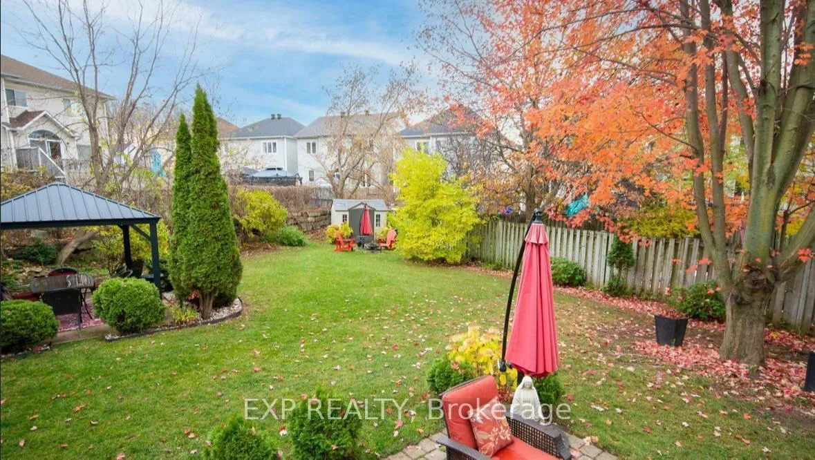 Photo 6 of 61 Flowertree Crescent, Ottawa, Kanata - Emerald Meadows/Trailwest — HOMEH