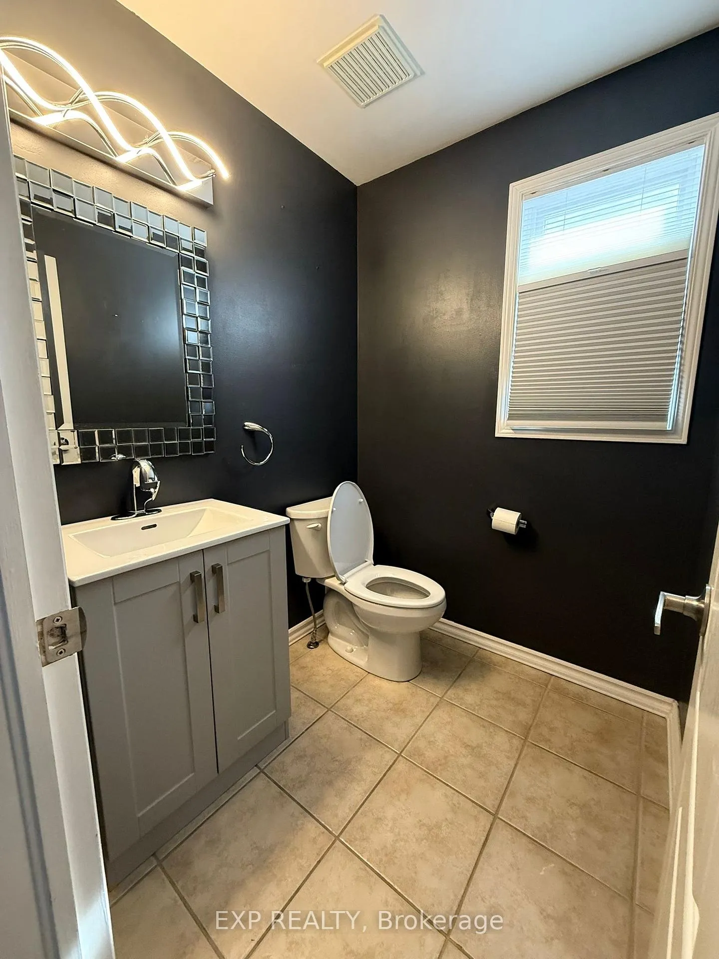 Photo 9 of 61 Flowertree Crescent, Ottawa, Kanata - Emerald Meadows/Trailwest — HOMEH