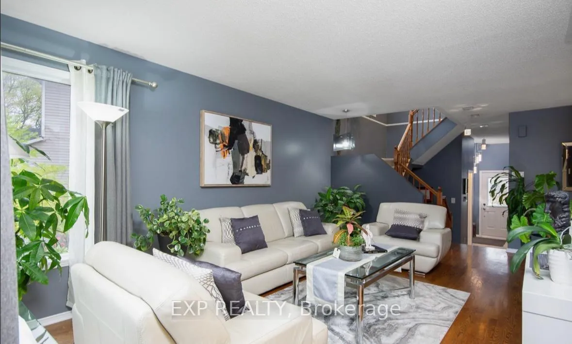 Photo 10 of 61 Flowertree Crescent, Ottawa, Kanata - Emerald Meadows/Trailwest — HOMEH