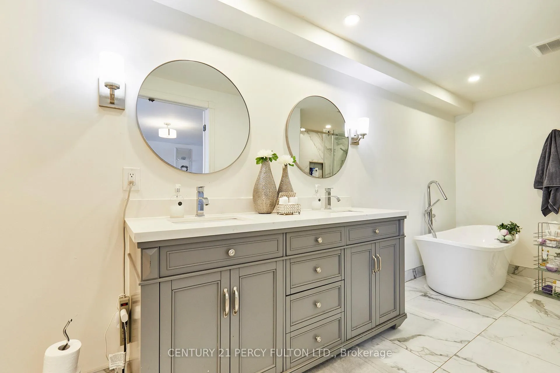 Photo 17 of 803 Beatrice Street E, Oshawa, Pinecrest — HOMEH