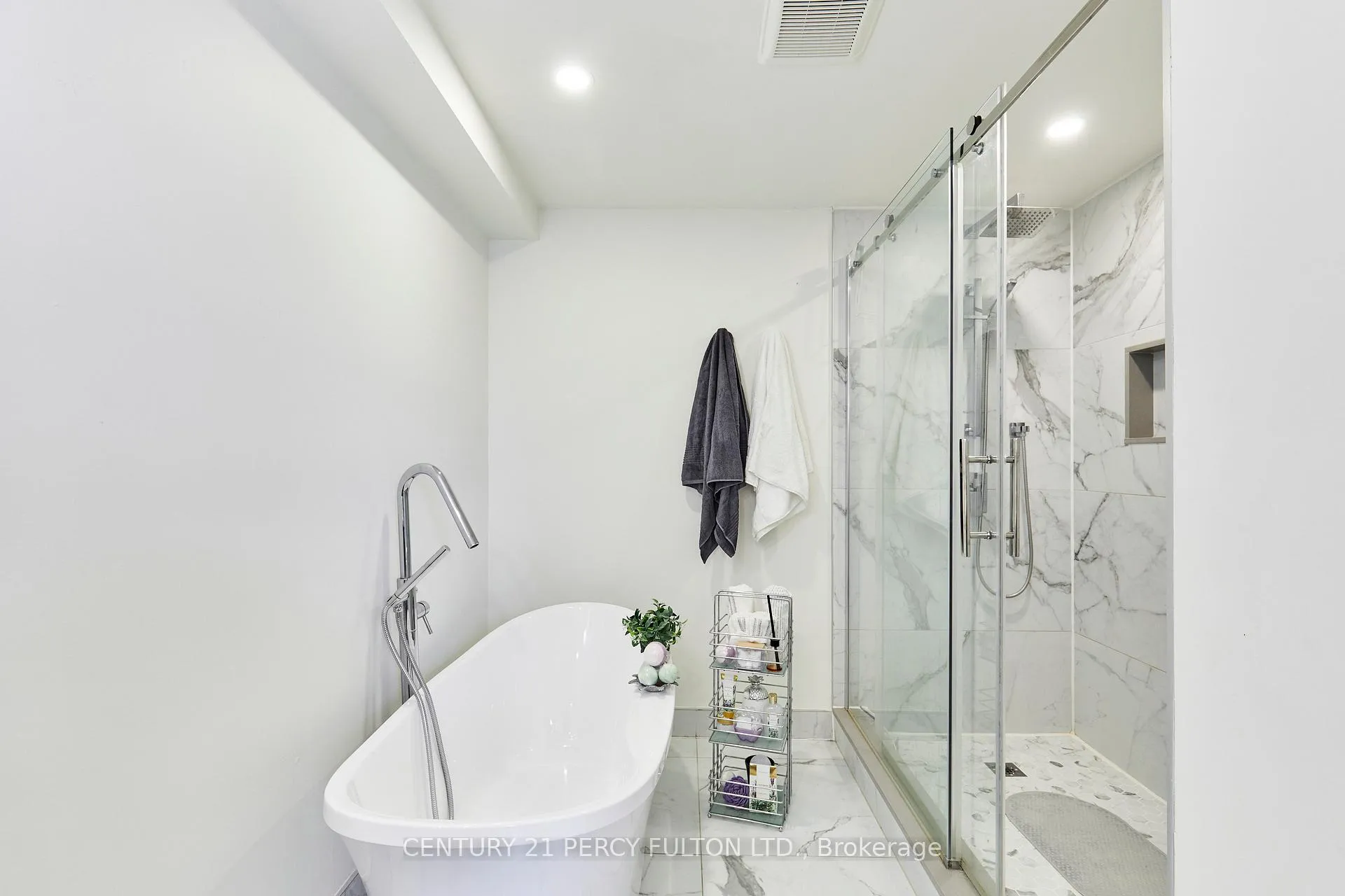 Photo 18 of 803 Beatrice Street E, Oshawa, Pinecrest — HOMEH