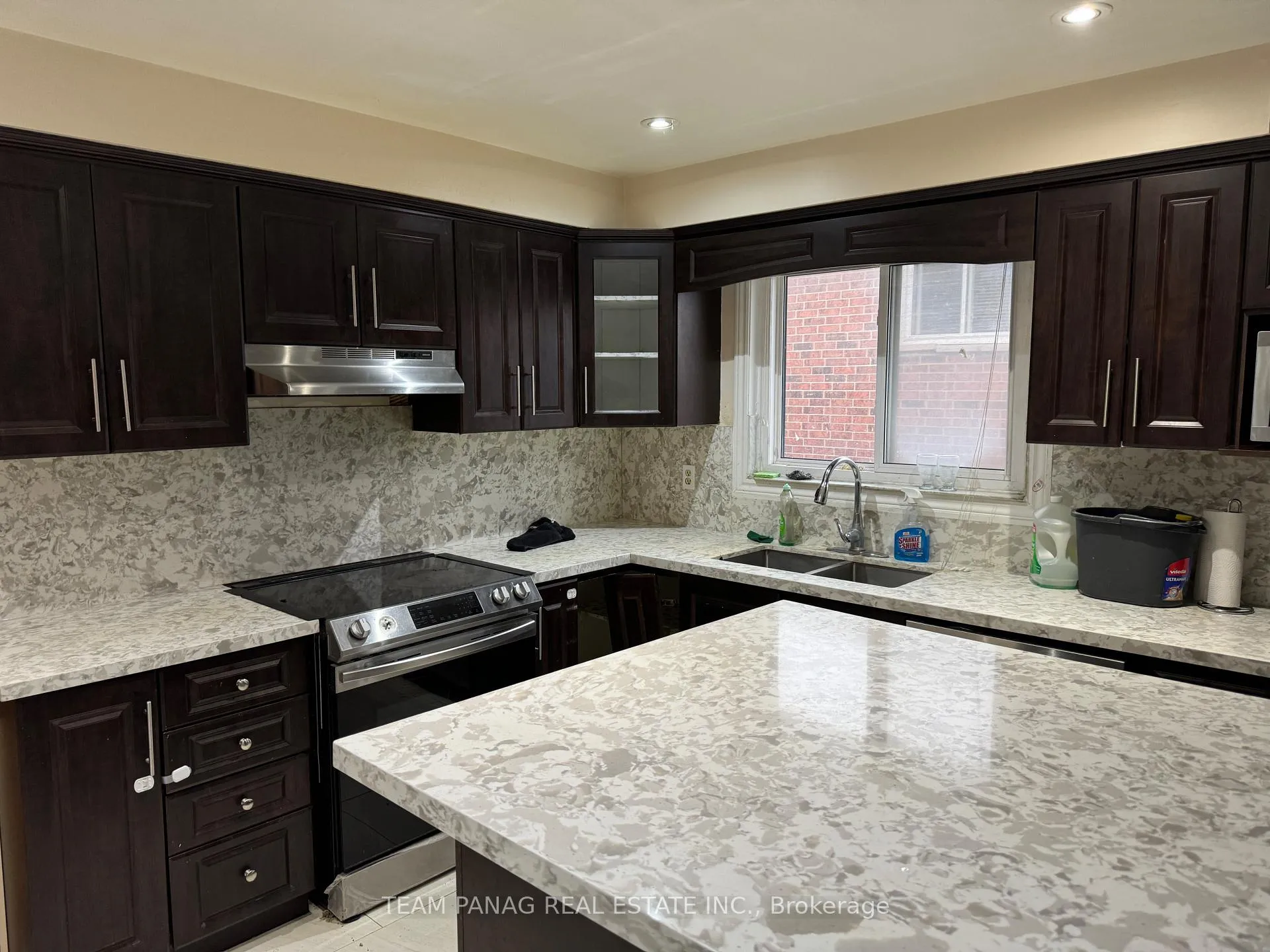 Photo 13 of 47 Madison Street, Brampton, Central Park — HOMEH