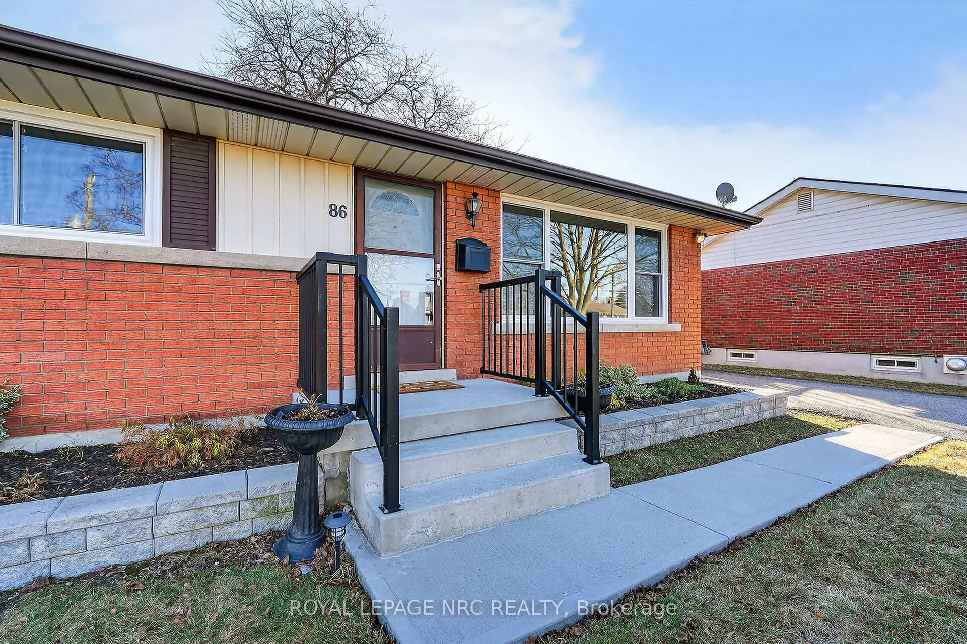 Photo 2 of 86 Royal Manor Drive, St. Catharines, Carlton/Bunting — HOMEH